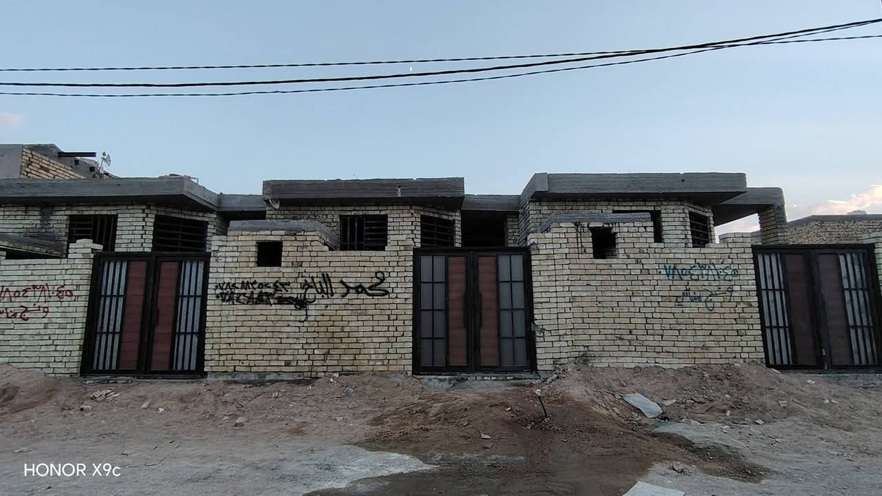 ٣ بيوت متجاورات • ١٠٠م لكل • النجف الأشرف