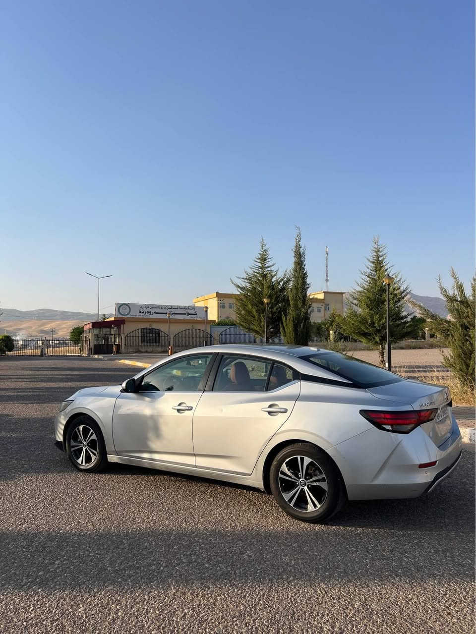 نيسان سينترا موديل 2021 sv plas 
داخل قه يسي سياره كه جملخ و هندك بونيد بوياغه 
بي داخلي بي يرباگ ده عمي زور خفيفه ره قم و سه نه وي نوئ يه رادر و به ردي گزوز هه مي به شه رته تحويل به شه رته سياركه نمونه يه له جواني 60 mill رويشتوه شوين (ئاكرئ) واتس اب *********** سعري 123 اكر, نينوى
