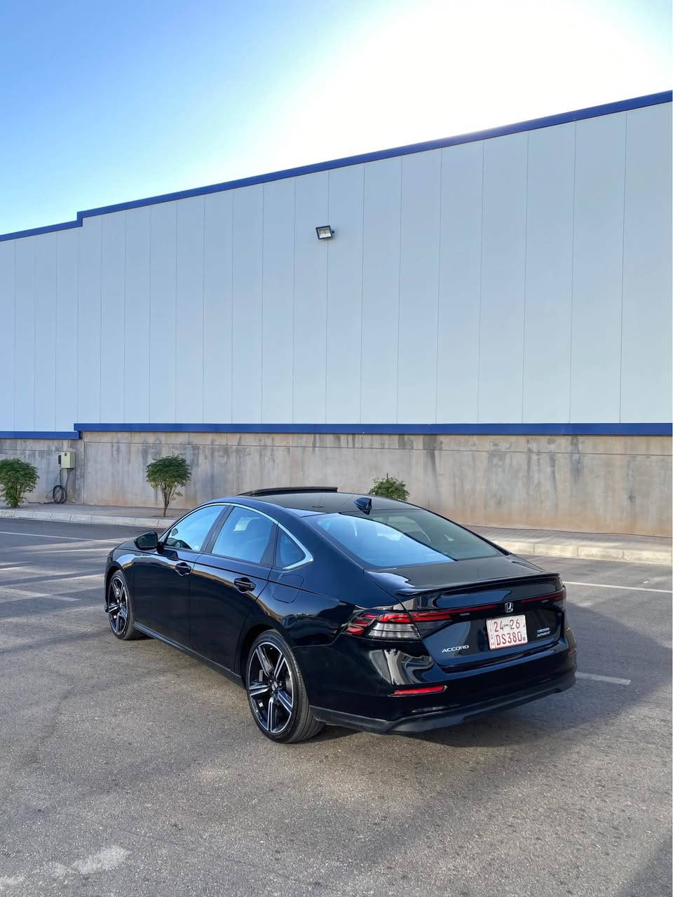 Honda Accord Sport Hybrid 2025
 
المحرك والأداء

* محرك بنزين 2.0 لتر، 4 سلندر
* نظام هايبرد Honda
* قوة المحرك البنزين 146 حصان
* القوة الإجمالية للنظام الهجين حوالي 204 حصان
* ناقل حركة إلكتروني e-CVT
* دفع أمامي FWD
* تشغيل هادئ واقتصادي جداً بالوقود

المواصفات والتجهيزات

* جنوط رياضية 19 إنش
* تصميم Sport رياضي
* شاشة وسطية 12.3 إنش
* تشغيل بصمة/زر
* تشغيل عن بُعد
* تكييف أوتوماتيك ثنائي المناطق
* كراسي أمامية مدفأة
* مقعد سائق كهربائي
* كاميرا خلفية
* حساسات ومساعدات قيادة Honda Sensing
* مثبت سرعة متكيف
* نظام المحافظة على المسار
* تحذير مغادرة المسار
* نظام الفرملة لتفادي الاصطدام
* تحذير اصطدام أمامي
* أنظمة أمان متعددة
* 8 وسائد هوائية
* إضاءة LED
* تحكم بالمقود
* نظام صوتي متعدد السماعات
* دخول بدون مفتاح

سيارة ب سعر بلاش بلاش 
ماشية ٢٧ الف كيلومتر فقط 
لون أسود القطران مكفولة من گير-محرك-كهربائيات
ضررها ٣ قطع و نص صبغ البجم كبس خلفية هم كبس بدون نقطة دواخل ارباكات فقط دكمة 
ب سعر بلاشش بلاشش 
سعرها 178$ ورقـــة و مجال 🔥
للأستفسار اتصل على هذا الرقم 
كورك-واتساب 
*********** سميل, دهوك
