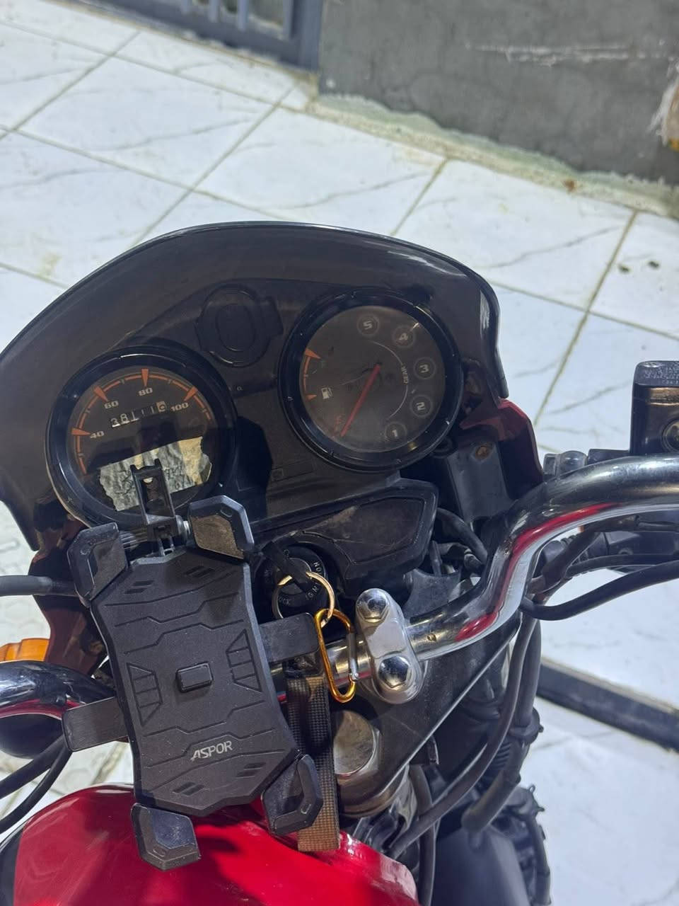 🏍️ للبيع باجاج بوكسر جبلي 150 موديل 2023
📍 الموقع: كربلاء – عون

• ماشية 38 ألف وفوك بشوية

• الماطور على وضع الشركة وما بيه دخان او هيط دخان مابيهه

• تشغيل سريع جداً، تشتغل من أول دعسة وما تتأخر

• الگير والكلچ فول شغالات

• جميع الكهربائيات شغالة

• السلف شغال، البطارية فقط تعبانة وتحتاج تبديل

 بيها هندر شغال تص دوسه تشتغل

• ما بيها حادث

•  بدون ارقام أوراقها نظامية والنقل والتحويل سهل وبسيط

• ما عدا الاستهلاكيات، الدراجة على وضع الشركة

• سبب البيع: أريد أشتري سيارة

💰 السعر: 1,250,000 قفل قفل 🔒🔒

والنقاش بسيط للجاد فقط

📞 ***********

📲 واتساب فقط — ماسنجر غير متواجد

💬 التعليقات موجود والرصيد موجود

الرجاء عدم بخس الدراجة، والجاد يتصل.

... 

ملاحظه ملاحظه / الدراجه مصوره بدون غسل اعتذر على هلشي
