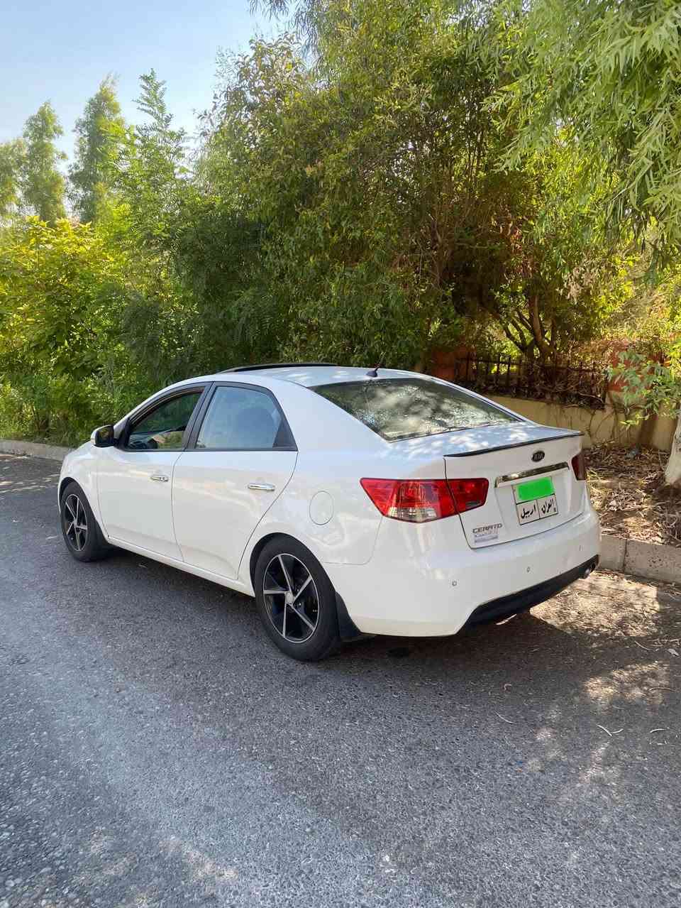 كيا سيراتو ٢٠١٢ خليجي فول واحد على واحد بصمه فتحة سقف شفتات استيرن مرايات شفط تبريد لمس اشاير بلمري كيج حماوة كير ٦ نمرات  حاكيه بلوتوث  محرك ١٦ دوش مامفتوح السيارة وضع شركة بيها باب الخلفي تبديل شركة ونص بوند  بدون اي داخل بشرط هزة وفحص جديد السعر ٩٩ ورقة ***********.    ***********. دهوك, العراق
