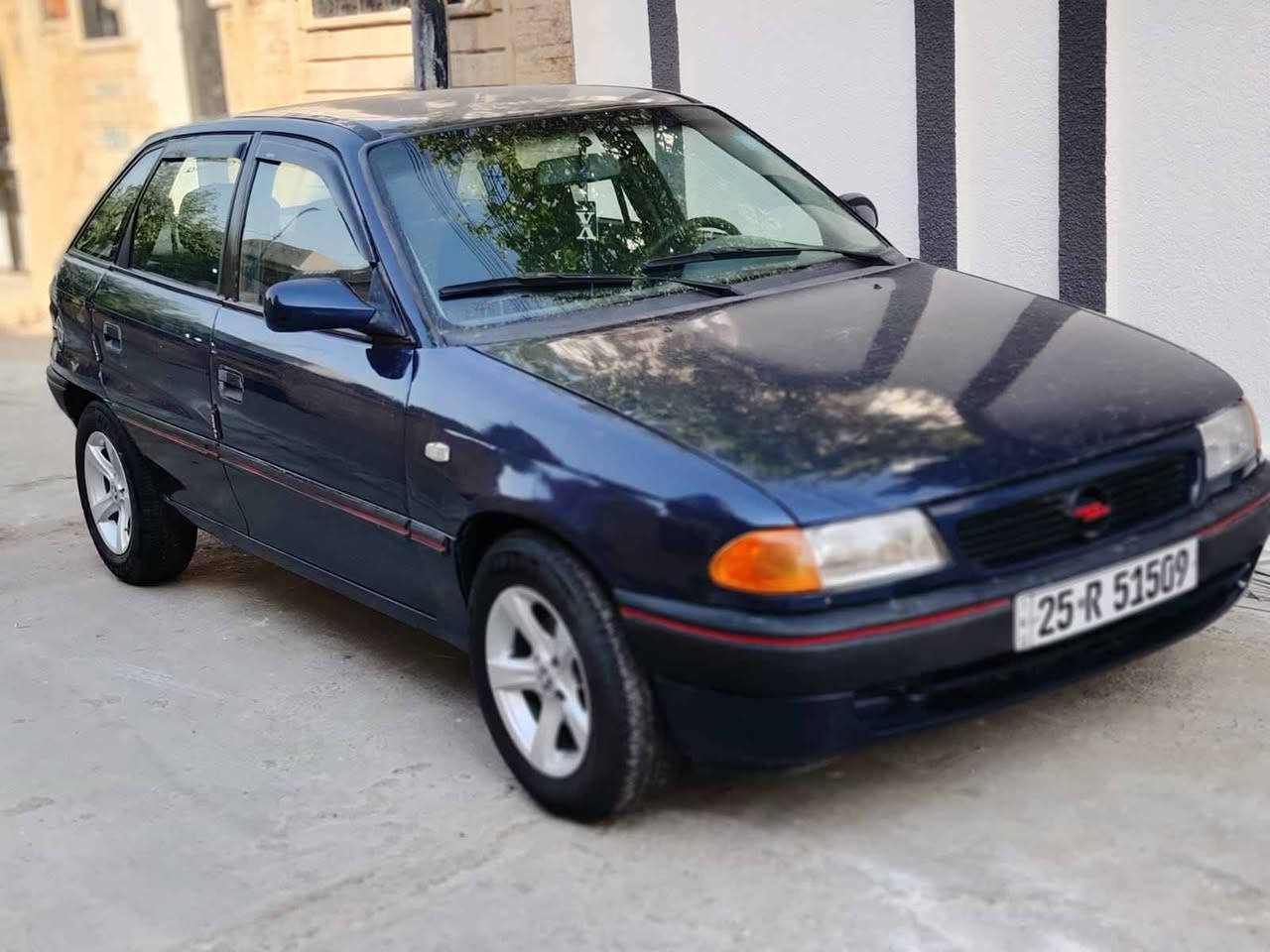 ---

*🚘 للبيع اوبل استرا 1994 - نظافة شرط 🚘*

السلام عليكم اخوان  
للبيع سيارة *اوبل استرا موديل 1994*

*تفاصيل السيارة:*
- *المحرك*: 20 كير توماتيك
- *الجامات*: امامية كهرب
- *الرقم*: كركوك - شرط تحويل
- *السنوية*: جديدة لحد سنة 2029
- *الصبغ*: جمالية فقط - بدون حادث وبدون دواخل
- *الصيانة*: هزة جديدة + باتري جديد + طخم وكشنات جدد

*الشرط*: 
مكينة شرط لا صرف ولا نفخ  
كير شرط  
السيارة ربع ما تصرف عليها دينار

*السعر*: 46$قابل للتفاوض للشراي 
*المكان*: الموصل
*للاستفسار*: ***********
*********** Singapore

