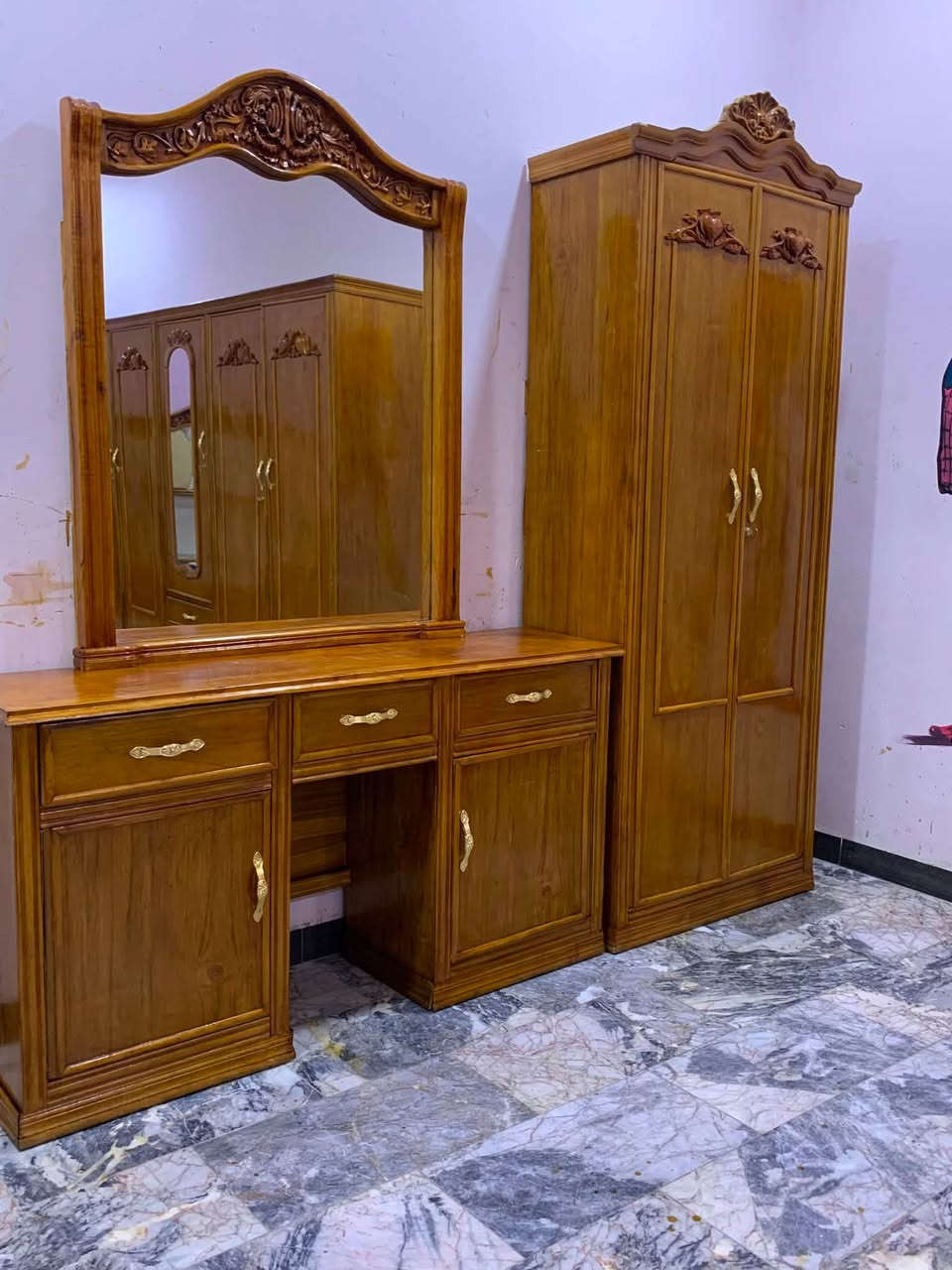 السلام عليكم ورحمة وبركاته من رخصت مدير محترم  الغرف عدد اثنين للبيع  صاج تفصال درجه اولى الله شاهد عل ايدي فصلتهن الغرف خشب 5 ملم ثكيلات جدا تكمه داخل وخارج صاج الضهر جرجوبه نضافتهن 100‎%‎ اي ضرار ماكو تخت جربايه صاج بلوك ثكيل السعر الغرفه خمسه  ملحق 700  وتحتوي عل قاصه سريه ،،،،،،السعر الغرفه خمسه  بيبان 600    ونقوش كله صاج يدوي ثكيله جدا  رقم هاتف *********** بغداد مكلفه بالنشر اتصلو عل رقم فقط السبب البيع الانتقال الى امكان اخر بلا زحمه عليكم صعدو منشور بكلمه يالله
