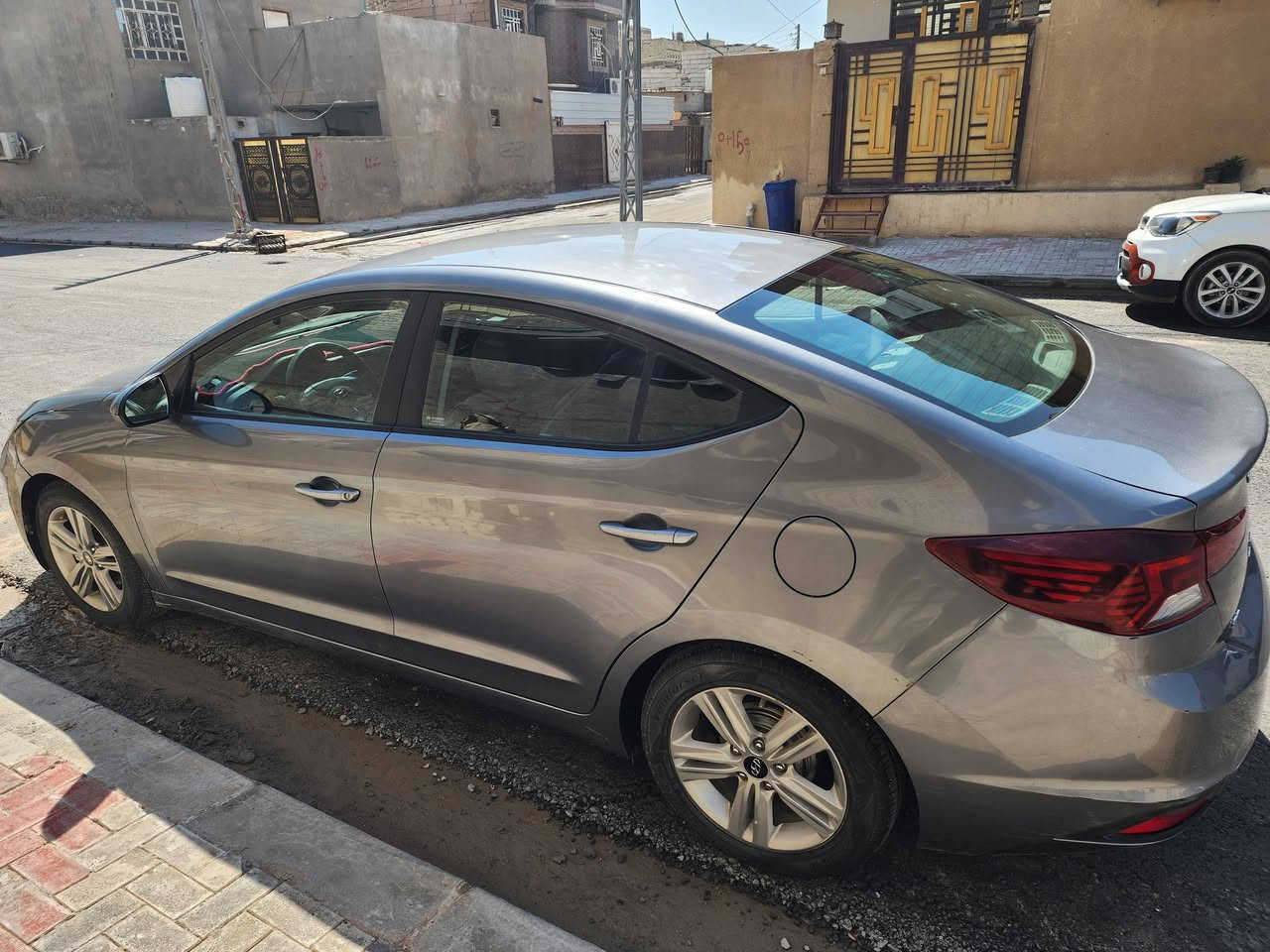 النترا اربيل 19 حادثها جاملغين وبنيد وبيها بالباب مال السايق طعجة ما مصلحة كير ومحرك مكفولات  السنوية صاقطة باسم شركة  عندي وكالة عامة بيها السعر ١٠٠ وبيها مجال ماشية ٩١ الف ***********
