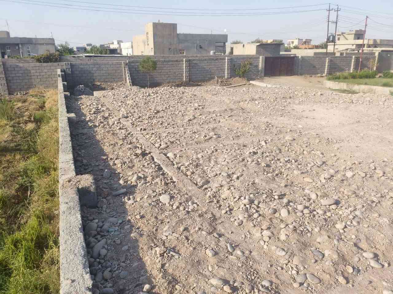 السلام عليكم
#تكعيب #للبيع 

تكعيب للبيع مساحة الأرض #600متر. و مساحة البناء#160متر. عالشارع الرئيسي مسيج من ثلاث جهات 
 الموقع اسديره طق طق قريب عله مدرسة الحدباء الفوگ ماء وكهرباء فول وتبليط لباب الحوش 

للأستفسار اتصل ***********
