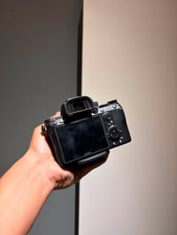 سوني A7 3 • عدسة 50 • انارات استديو