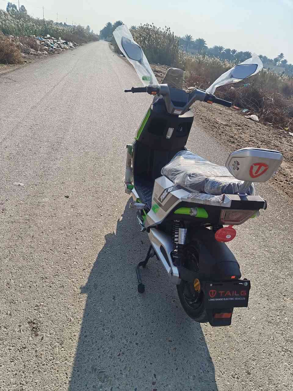 العنوان بغداد البياع سعر 900 وبيهه مجال قليل 
سلام عليكم ورحمة الله وبركاتة دراجه تايلج اسمهه T73 دراجه ملفهه 2000 /و38 امبير / 72 فولت / سته بطاريات مسطره حجم اكبار/ دراجه سبورت رياضيه يعني تجي مزوده دراجه بيهه شلعه قويه ومعدل دراجه سرعه80 حقيقي ولدراجه الجنطه مالتهه جبيره  ودراجه بيهه جوزه ولدراجه تجي بصمه وتجي بيهه سويج وبصمه ودرجه بيهه بصمتين لاوله وكعت من يمي واني جاي اسوق وداست عليهه سياره بس تشتغل وتكطع وبصمه ثانيه ما بيهه شي ودراجه بيهه فج امامي رياضي ولخلفي همن رياضي مختم من شركه تايلج / ملاحظه:  الدراجه بيهه ضربه بلحاضن مال دراجه بس ما يبين وبيهه نقص قاعده مال تجوه طالكه: ول دراجه بيهه سماعه صوتهه عالي كلش
رقمي/+964 771 764 7826
