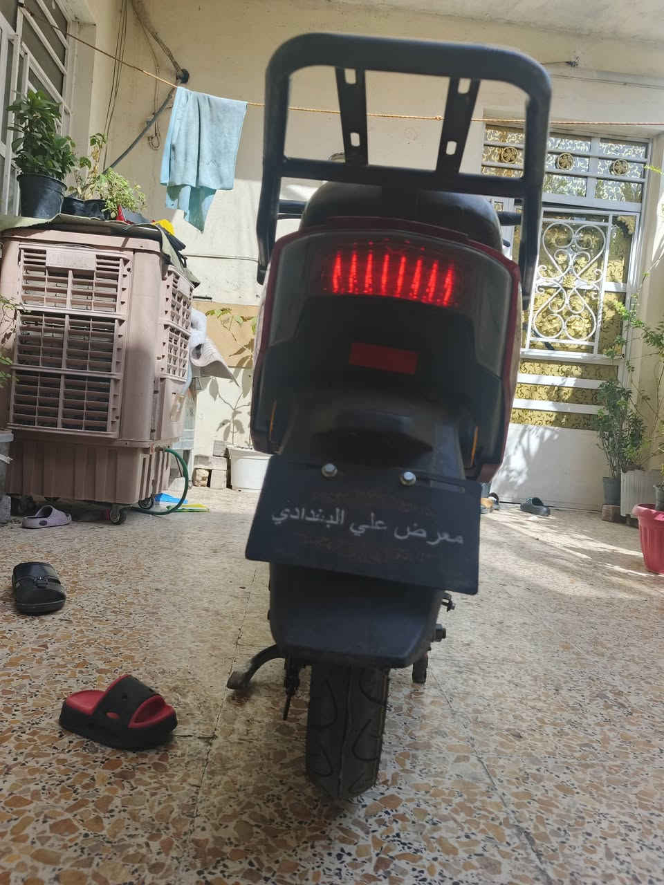 السلام عليكم ورحمة الله وبركاتة
دراجه شحن فضائي موديل 2025
دبل امامي جديد 
تاير خلفي جديد 
جوزه سويج جديد 
بطاريات 6 جديدات هنة والوايرات الربط
فقط 
تمشي دكمه مثل ما موضح بالصورة 
كفر مكسور مثل ما موضح
بريكات تعبانات
رقم ***********
سعرها 500 وبيها مجال للشراي
