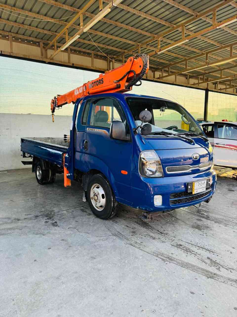 کیای کرێن ساغە دوبەیە سەیارەک مەکینە رەشی 4000 سۆپەری ٦ گێڕە abs ئاوێنە شەف هیتەر ڕادار حەساس کرێنەکەی لەدەرەوە بەستراوە دو سڵایتە ٦ قاچی هەیە هەموی مەزبوت ئیشدەکات تایەکانی تازە گۆراوە بەشەرت گێر مەکینە ئەکسل هیچ نەقسێکی نیە سەیارەکە هەموی ١ ساڵە داخڵ بوە  سعر ١١٠ گەڵاو معامەلە *********** رانية, السليمانية
