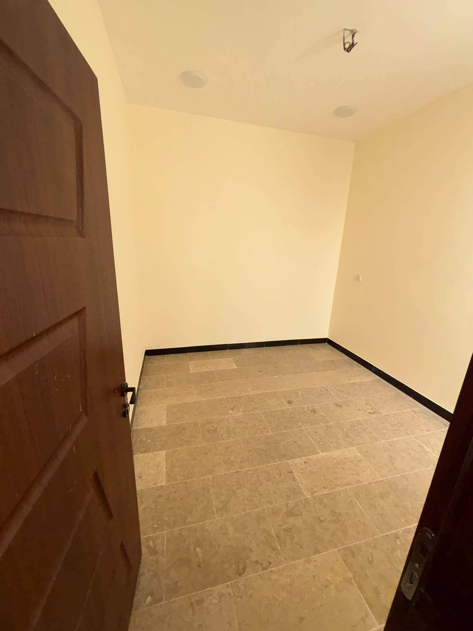 🏢 مكتب البديع للاستثمار العقاري

🏠 دار للبيع – ملك صرف (طابو)

📐 المساحة: 50 متر
🛣️ عرض الشارع: 6 متر
🏗️ بناء حديث
🛏️ تحتوي على: 3 غرف نوم
🛋️ صالة
🍳 مطبخ
🚿 خدمات عدد 2

📍 العنوان: حي القاهرة – الدلفية

✨ فرصة مناسبة للسكن والاستثمار

📞 للاستفسار والتواصل: ***********

📍 عنوان مكتب البديع: حي القاهرة – المعلمين
قرب بيتزا بيروت وأسواق حيدر

مكتب البديع للاستثمار العقاري
ثقة بالتعامل • دقة بالاختيار • أمان بالاستثمار
