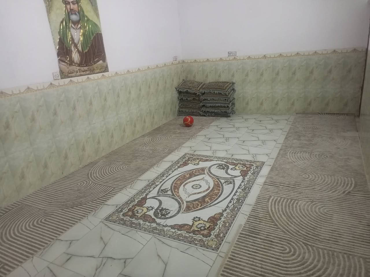 بيت للبيع غرفتين نوم وصاله واستقبال ومطبخ وكلدور 
مساحته 170 العنوان الدوانم قريب اسواق المدينه 
تلفون *********** السعر اتصل وتدلل
