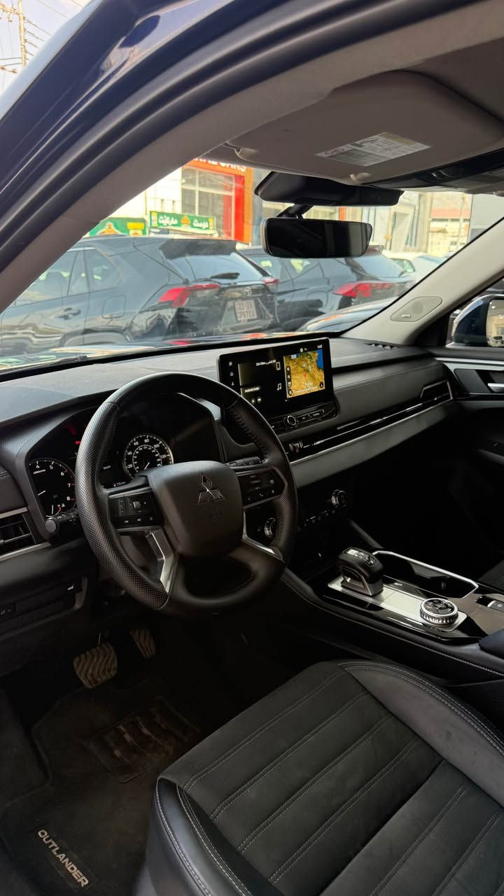 Mitsubishi Outlander 2025 clean title
فول مواصفات بدون فتحه سقف (دبل اكسل 4x4 )
مواصفات: (٧ راكب  بصمه شاشة  5 كاميرات  وشحن وايلرس 
كشنات جلد و هيتر - ستيرن هيتر بردات خلفي كشن خزن شغال سماعة harman 
سندوق شفت  بريك بصمه ويل كب كروم
رادار امامي و جانبي و خلفي  لايت ليد LED …)
محرك: 2.5  ماشية :(14 الف كم)
(سيارة بدون صبغ مكان واحد pdr بدون ارباك )
سعر :(198 ورقة بيها مجال ) 
مكان سيارة : ( دهوك ) ***********☎️ دهوك, العراق
