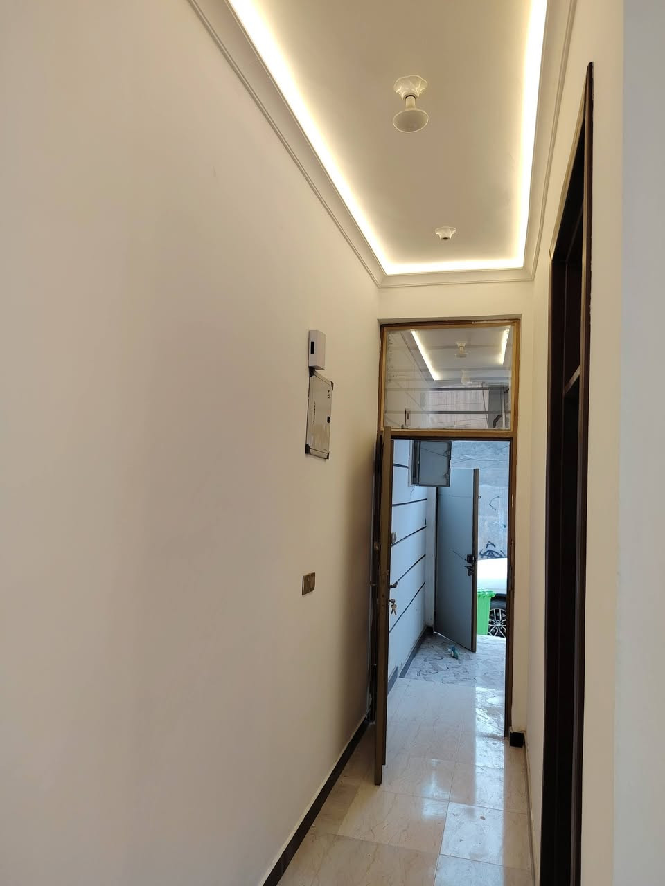 بيت 115 متر بالزهراء فرع عيادة دكتور مثيل
يتكون من طابق ونصف يحتوي الطابق الأرضي على غرفتين نوم ومجموعه صحيه ومطبخ واستقبال وهول داخلي والطابق الثاني ع غرفة كبيره وهول اخر
البيت ما بي نقص شتايكر واجهه سخان تانكي كامرات بنكات
فارغ جاهز للبيع والسكن مباشرة بناء حديث 2022 
باسمي وغير مطلوب ويباع نقدا فقط أو مراوس بقطعة بالجامعه او السياسيين او الخاجيه او داموك ( قطعه فقط) مع الفرق 
شارعه 10 متر قياسات البيت راح اخليها ويه الصور 
*********** متواجد واتساب وع الخاص
