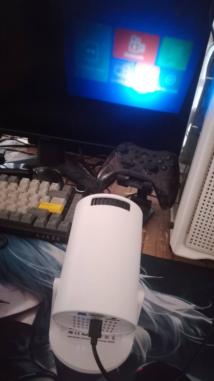 للبيع حاله ممتازه جهاز عرض بروجكتر M5
سعر 25ألف
منافذ USB C, HDMI 
متوفر توصيل جميع محافظات 
رقم ***********
