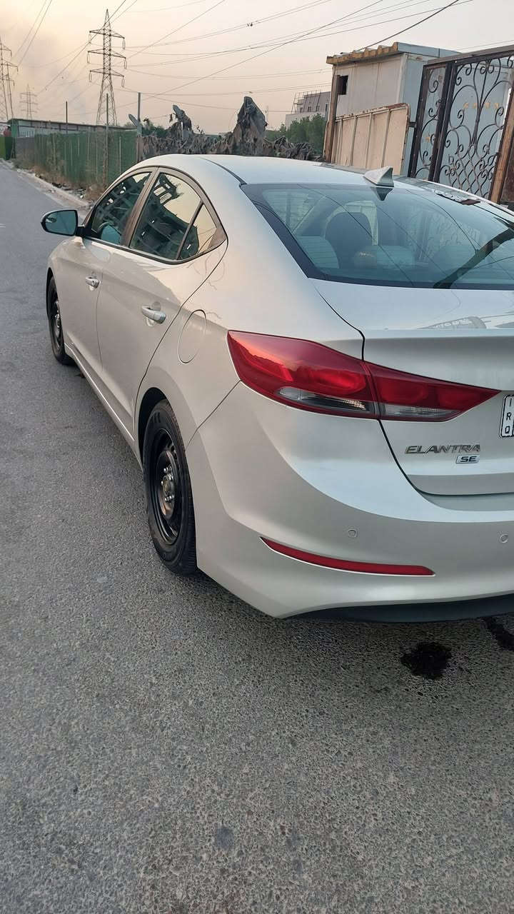 الانتره للبيع   موديل١٧
وارد امريكي 
رقم بغداد  بأسمي 
السيارة داخله كلين.                                                   مواصفات عادية                                                            السيارة جديده استخدام شخصي فقط                            السيارة جديد صورها والتفاصيل                                      داخل المنشور +صور السونار جديد   
لتفاصيل اكثر ***********
مكاني بغداد حي الصحه
