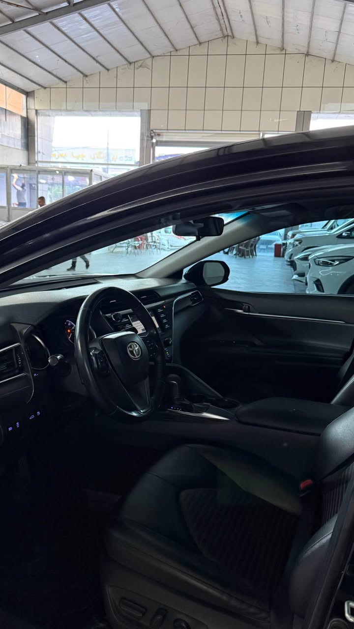 Toyota Camry 2018 
Se 
٢ پارچەو نیوی بۆیاخە جەمپەکی خەفیفی پێشەوەو دواوەی هەیە 
نمونە لە جوانی رەقەموو سەنەوی نویە هەموو گیانی بەشەرتە
*********** سوران, أربيل

