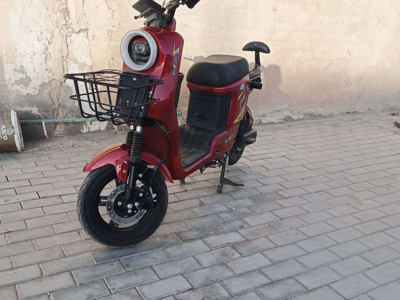 سلام عليكم
باسكل R9 لون دم الغزال باسكل جديد قبل شهرين طلعته من المعرض بي نضام البك R اشاير دبل اشاره لايت LED البلادي بطاريات نضيفه كلشي مابدل بيه الباسكل بحاله جيده 5بطاريات النوع الاصلي مبدل بيه فقط تاير الوره (كارت وسويج) بي مرايات موجودات بكارتونتهن هنه والشاحنه ايضا بلكارتون موجوده السعر 550 وبيه مجال للشراي الرقم 

*********** غير متواجد على الفيسبوك
