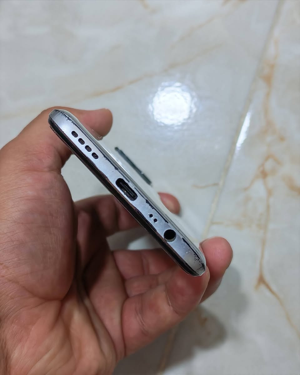 السلام عليكم REALME 8 للبيع
ريلمي 8 للبيع نضيف ما مفتوح ولا مصلح مابيه اي عيب مع شاحنته الاصلية والكارتون وياه ذاكرة 128GB رام 8+8
مواصفات :
شاشة سوبر اموليد 60هرتز
بطارية 5000ملي وشحن 30واط
معالج G95
كامرة 64 ميكا بكسل
البصمة بالشاشة
سعره : 200 الف
مكاني كركوك ***********
