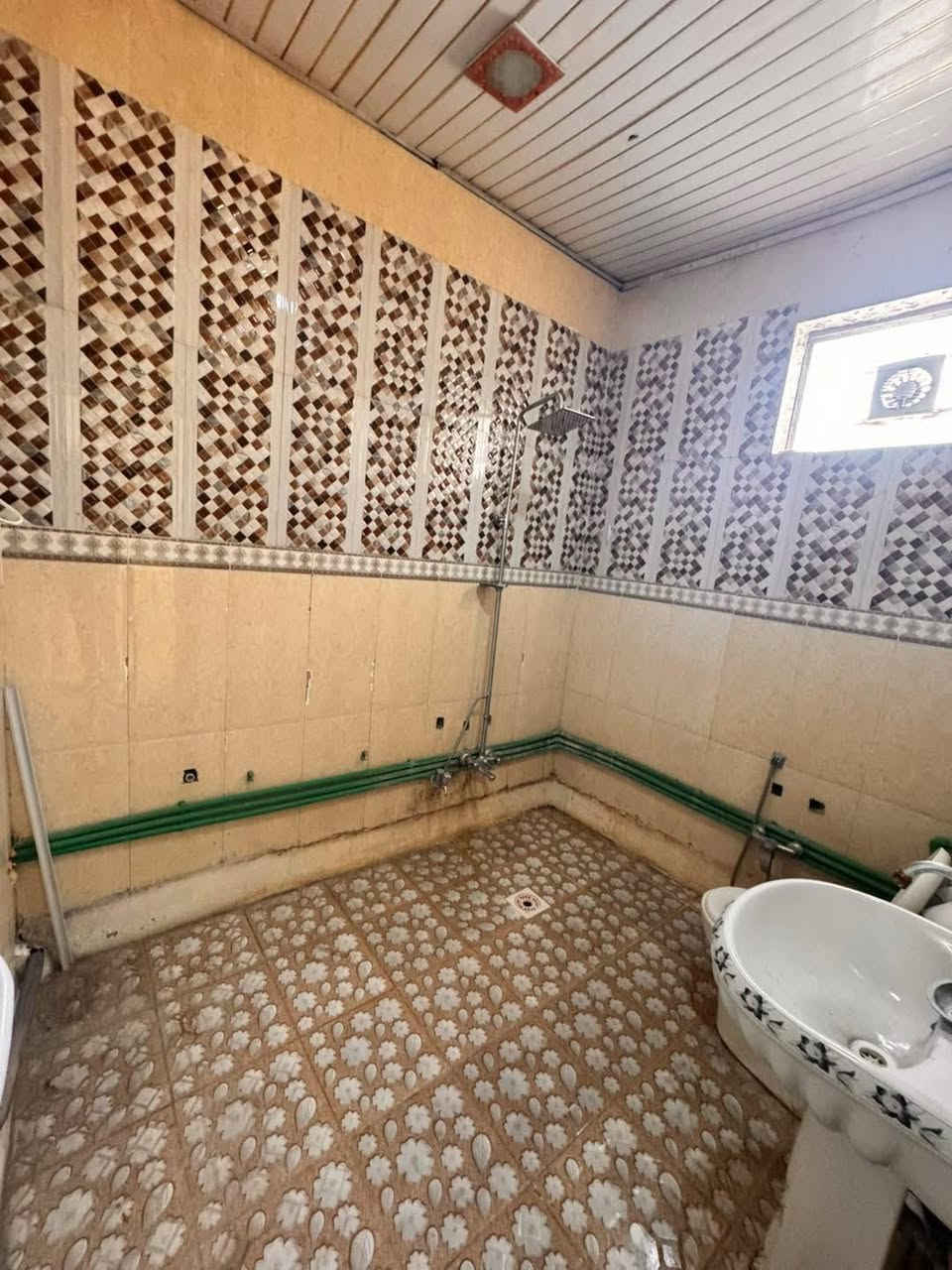 شقه 🏡 اجار حي النفط مساحه 70متر مربع  تفاصيل البناء  غرفه وصاله مطبخ وصحيات طابق اول التواصل مكتب دار السلام  *********** وليد الشباني
 *********** امير التميمي #سلام #سلام #نجف #نجفنا
