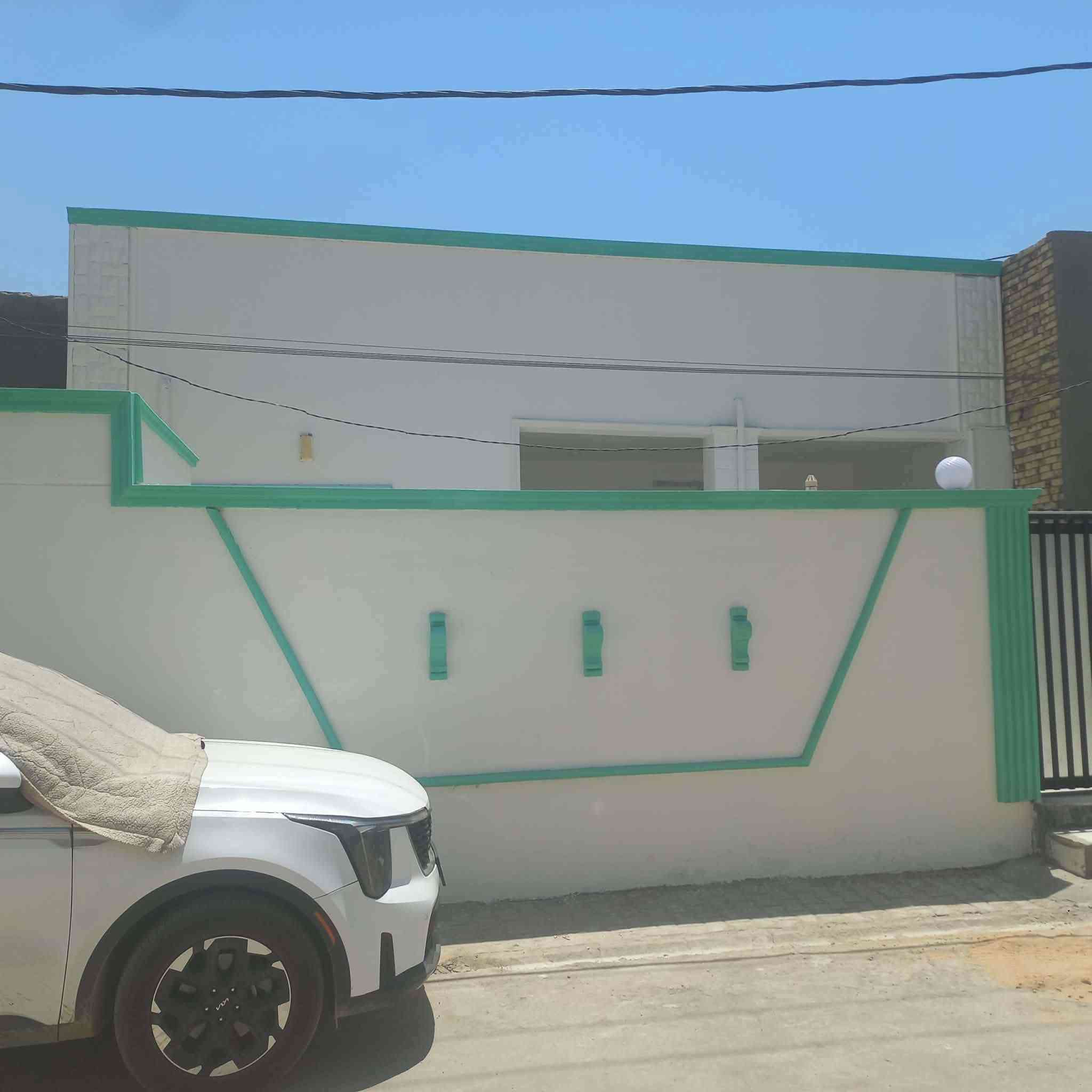 بيت للبيع حي الامين مساحة 215 بناء جاهز البيت فارغ محد  بي للستفسار ***********
