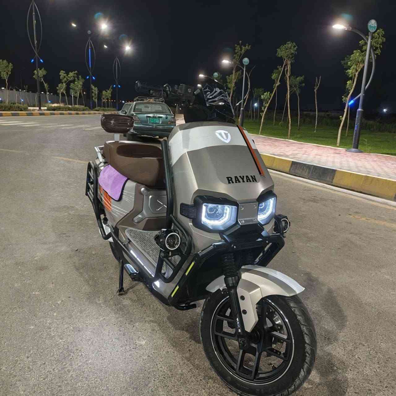 وحش الكون زيرو مستخدم شهرين شخط ما بي ماشي 1600
موصافاته معروفه
لون المميزVIP
السعر مليون 350 قفلو 
التواصل ***********
