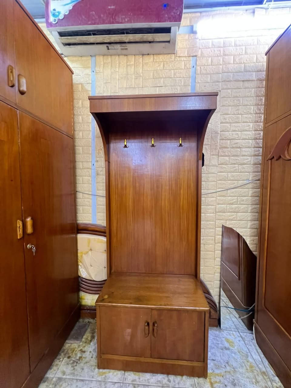 غرفه نوم ام السته مستعمله طابقين داخل وخارج صاج ضهر جرجوبه خمسه ملم نظافه ٩٠ بالميه عنوانه كوت حي الجهاد شارع النجارين نجارة ومعرض الحجامي الاتصال او مراسلة الصفحه سعره مع الشد والنقل علينه داخل الكوت ***********

نص مكتوب في الصور:
- *********** ***********