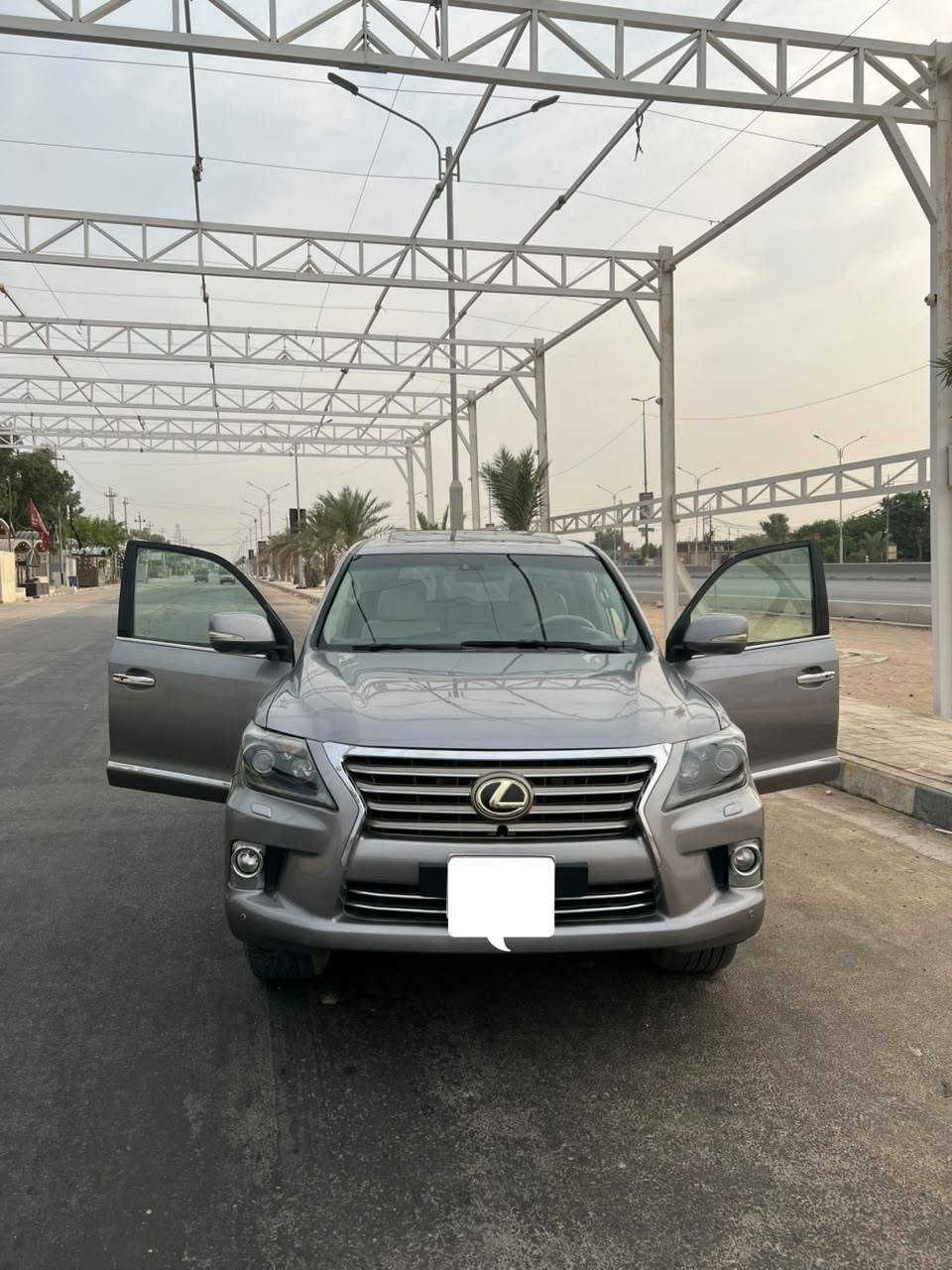 لكزز LX570 • ٢٠١١ • محرك ٥٧٠٠