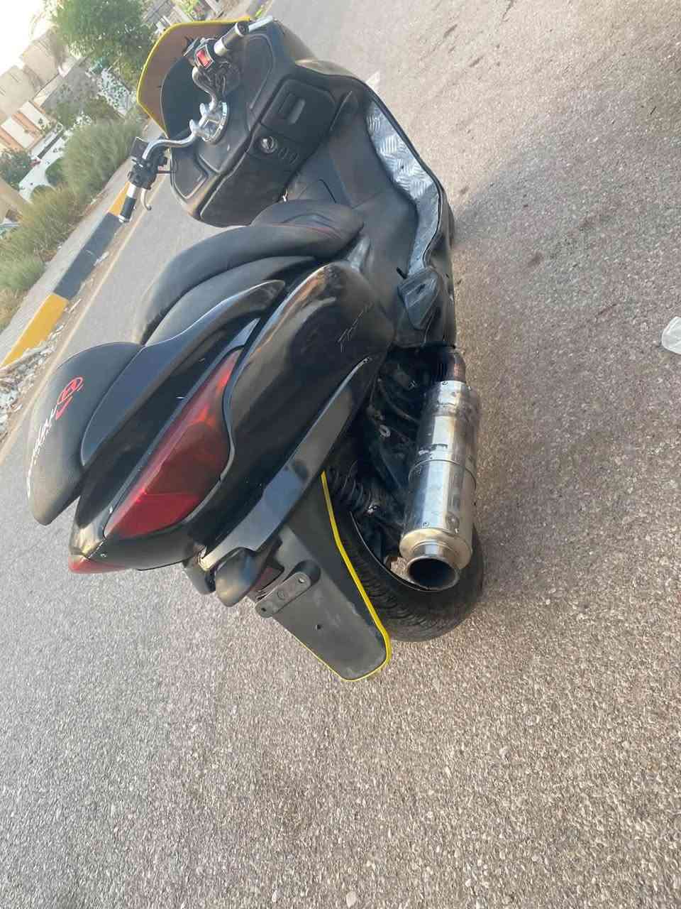 السلام عليكم
فورزه 0.9 دراجه كامله نكره سلف باي وقت يعجبك 

 محرك شلعه ونشاط كهربائيات كلها كامله لايت زنون 

رون واحد ونص ثابت 

مكاني ديالى تقاطع القدس الحديد السعر ٥٥٠وبيه مجال 

***********
