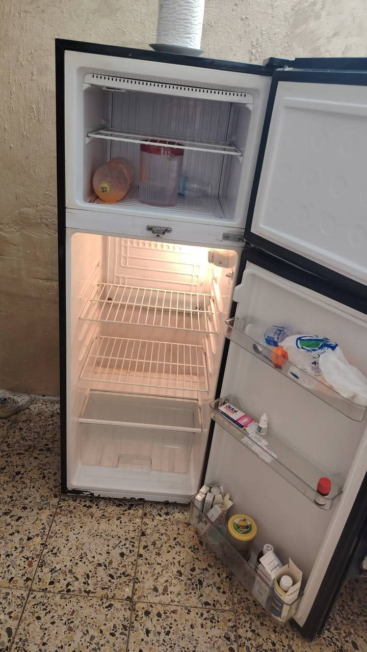 لبيع ثلاجه نضيفه وشغاله لبيع ب ١٥٠ وبيها مجال المكان بغداد حي العامل
الرقم ***********
