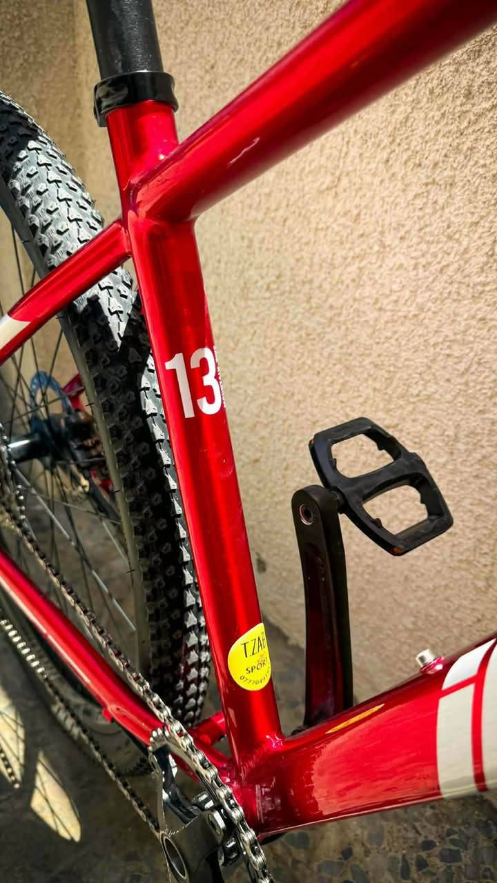 🚴‍♂️ دراجة هوائية (باسكل) itook  للبيع 🚴‍♂️
السلام عليكم شباب، باسكل itook نظيف جداً الباسكل جاهز للاستخدام مباشرة وسريع وممتاز للمشاوير اليومية والرياضة.

المواصفات:

 الماركة: itook الأصلي باللون الأحمر المميز.

 حجم الهيكل (القمة): مقاس ميديوم (M).

 الإطارات: بحالة ممتازة ونقشة واضحة وثابتة على الطريق 29 

 الفرامل: ديسك بريك أمامي وخلفي لقوة كبح ممتازة.

📍 المكان: بغداد / الاعلام

رقمي : ***********

السعر 300 وبي مجال
