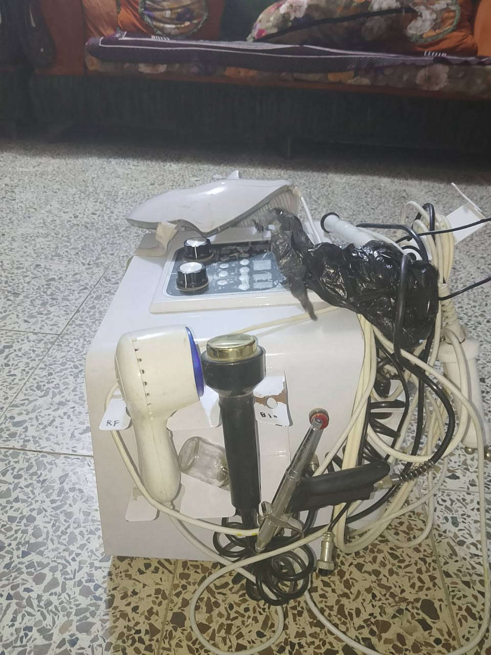 جهاز تنظيف بشرة • نضيف • شغال