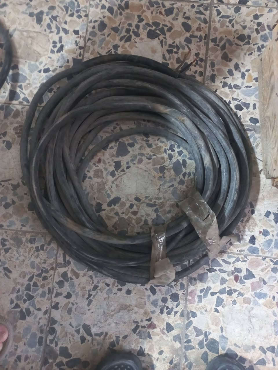 كيبل  2 خط الحجم 2في6... 25متر   سعر 90 بي مجال  لايوجد توصيل العنوان بغداد شماعيه حي سفير  ***********
