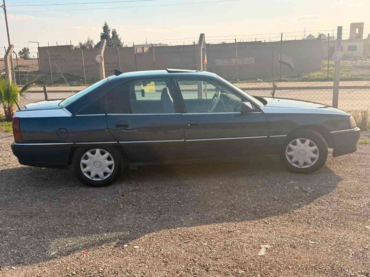 للبيع اوميكا موديل 1992 مشروع وطني سنويه جديده رقم انگليزي دفتر بانزين بيها حجم 20 بلادي كير محرك صدر تايرات كله بالشرط السياره كلش حلوه او نضيفه السياره ما بيه اي نقص  خير من الله السعر 32 الرقم ***********

