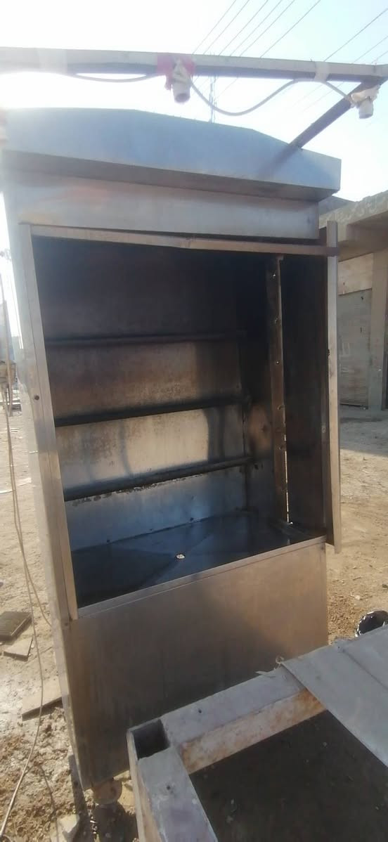 بيع مستعجل السعر👇 
شواية دجاج للبيع وغراضه موجودات كاملة مكمله 6شياش ولجام جهازه تبصط بيه كبل خير من الله
السعر ب290 وبيه مجال حق الجيه
للاستفسار ***********
