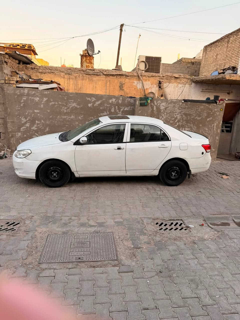 بي واي دي
موديل ٢٠١٣G3
سيارة بيها سونار 
السعر ٤٥بيها مجال حك الجيه
الرقم ***********
