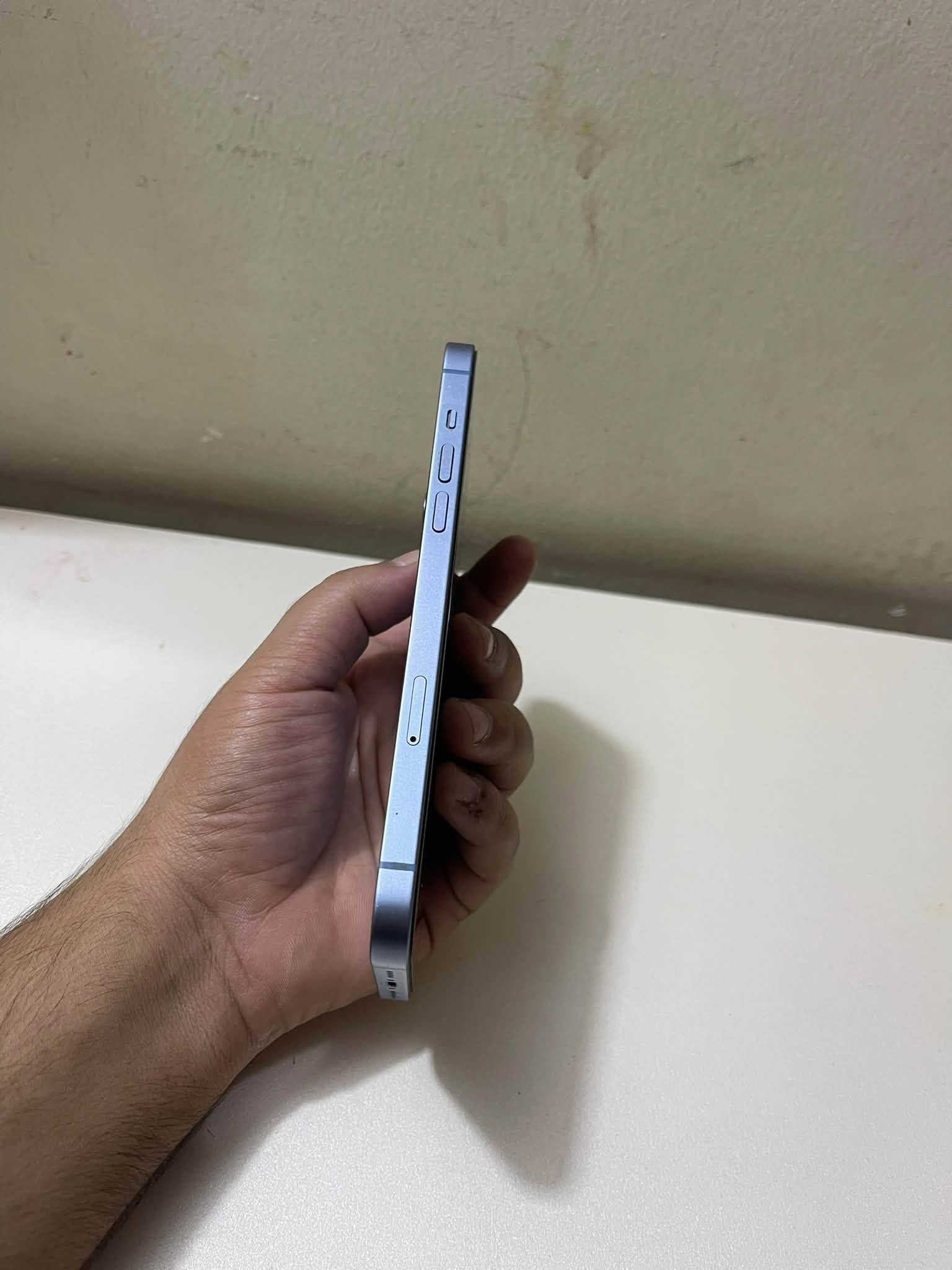 ايفون ١٤ بلاص الحجم الكبير ذاكره ٢٥٦ بطاريه ٨٣ وتر لا مفتوح ولا مصلح تاخذه من بيتي نظيف كلش بدون غراض 

مكاني بغداد سيديه 
سعره ٥٨٠ الف 

***********

نص مكتوب في الصور:
- < iPhone
- الاسم
- < 26.6.1
- إصدار iOS
- iPhone 14 Plus
- اسم الطراز
- MQ4Q3J/A
- رقم الطراز
- NR3HJT924M
- الرقم التسلسلي
- الأغاني
- الفيديوهات
- الصور
- ٢٥٦ غ.ب.
- السعة
- ٢٣٧,٤٣ غ.ب.
- متوفرة
- 88:20:0D:17:03:DF
- عنوان Wi-Fi
- 88:20:0D:17:54:82
- Bluetooth
- 4.51.04
- البرنامج الثابت للمودم