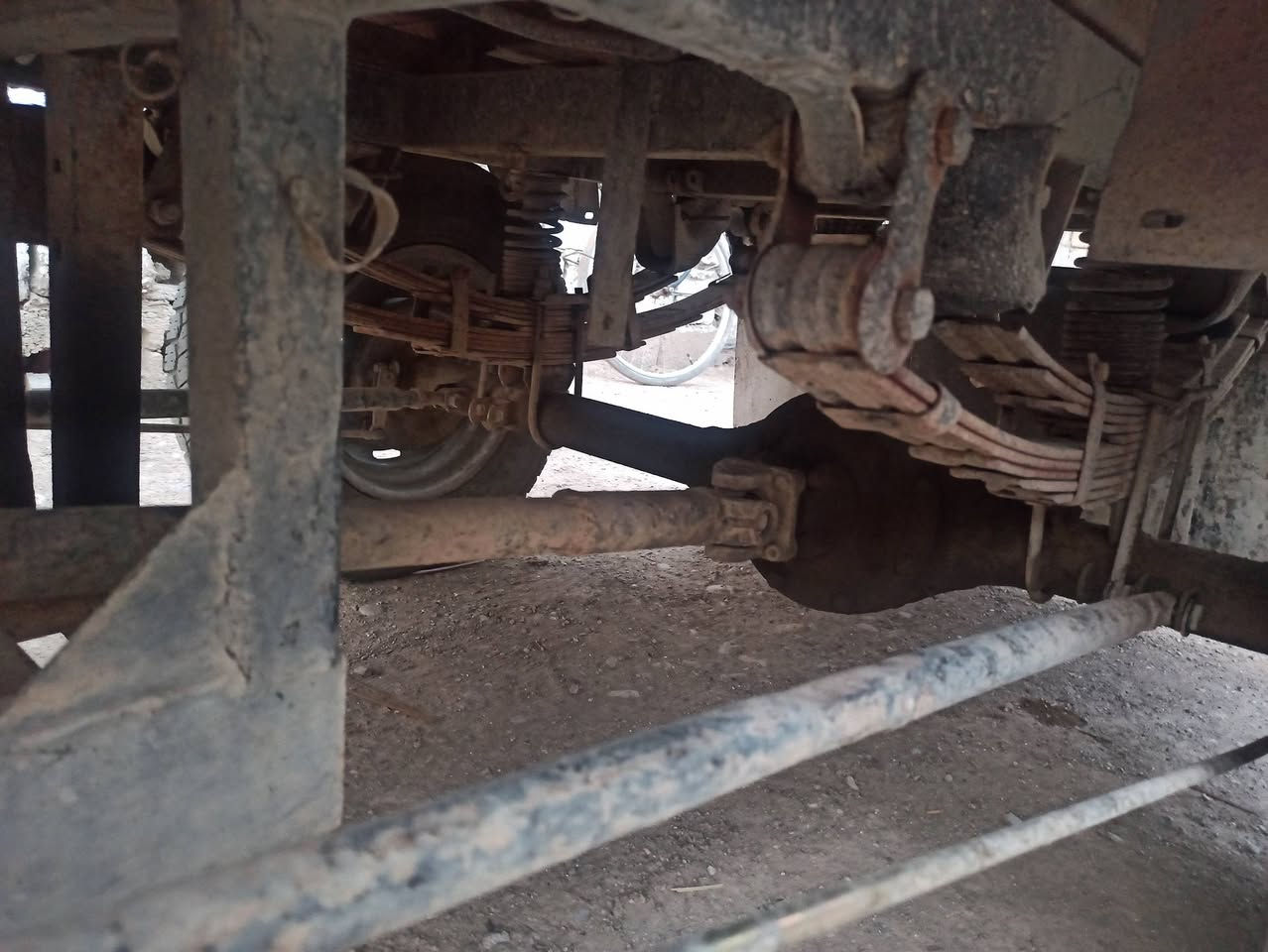 سلام عليكم ستوته للبيع مثل ماموضح بل صوره محرك شرط نقص كهرباء بس تايرات 3جوبلس جدد سعر 600 وبيها مجال مكان كركوك حي عسكري ***********
