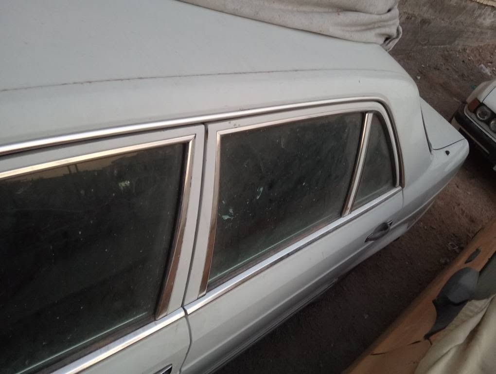 سلام عليكم جامبو موديل 89 SEL
باب طويل  دبل هورن برده كشنات كهرباء 
رقمه بغداد انكليزي 
مكينه وكير شرط 
تبريد منضومه كله جديد بس غاز طار
تخم تاير جديد 
ابيع عله وضعه انضربت صفحه عكس سايق 
مكاني شعب 
***********
سعر 35 بيه مجال بغداد, العراق
