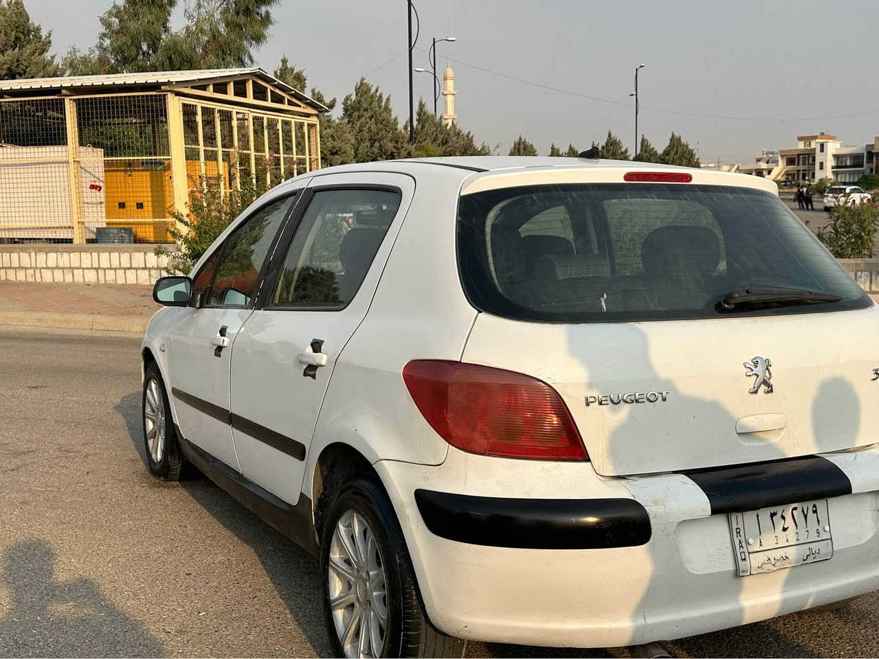 بـجۆی فەڕەنسی ٣٠٧ ئۆتۆ ماتیک ماشاللە سەیارەکە زۆر پاکوو بێ کێشەیە ، سەیارەکە هی مەعرەز نیە هی دەستی خۆمە کامل جوانـکاری گێڕو مەکینەی پاکوو بێ موشکیلە سایەقێکی کەمە بەس ، ئاڕمە سەیارەکە بڕۆ بۆ کەربەلا پێی، سعریشی ٣٧ گەڵاو معامەلەیکی برایانە شوێنم سلێمانیەو ئاڵوگۆڕیش ئەکەم لەسەر دڵ گـرتن.
*********** السليمانية, العراق
