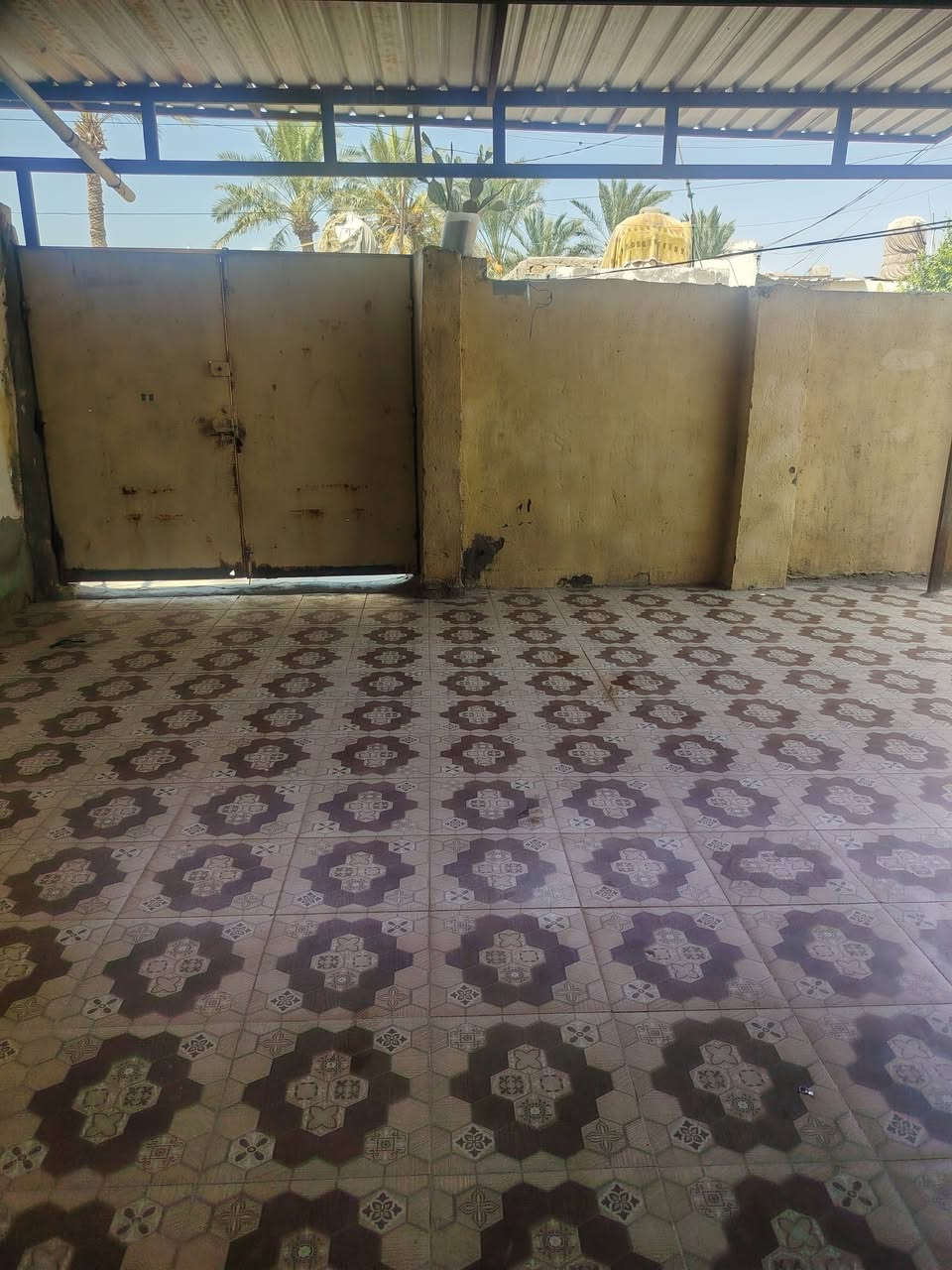 بيت البيع مساحه(300) طابو صرف يتكون البيت من اربع غرف نوم + استغبال + صاله +كراج سيارات صحيات خارجيه البيت جاهز العنوان شارع الطفاء الصوب الصغير السعر(70) اوبيه مجال الن مستعجلين عله بيعه ابلاش  ***********

