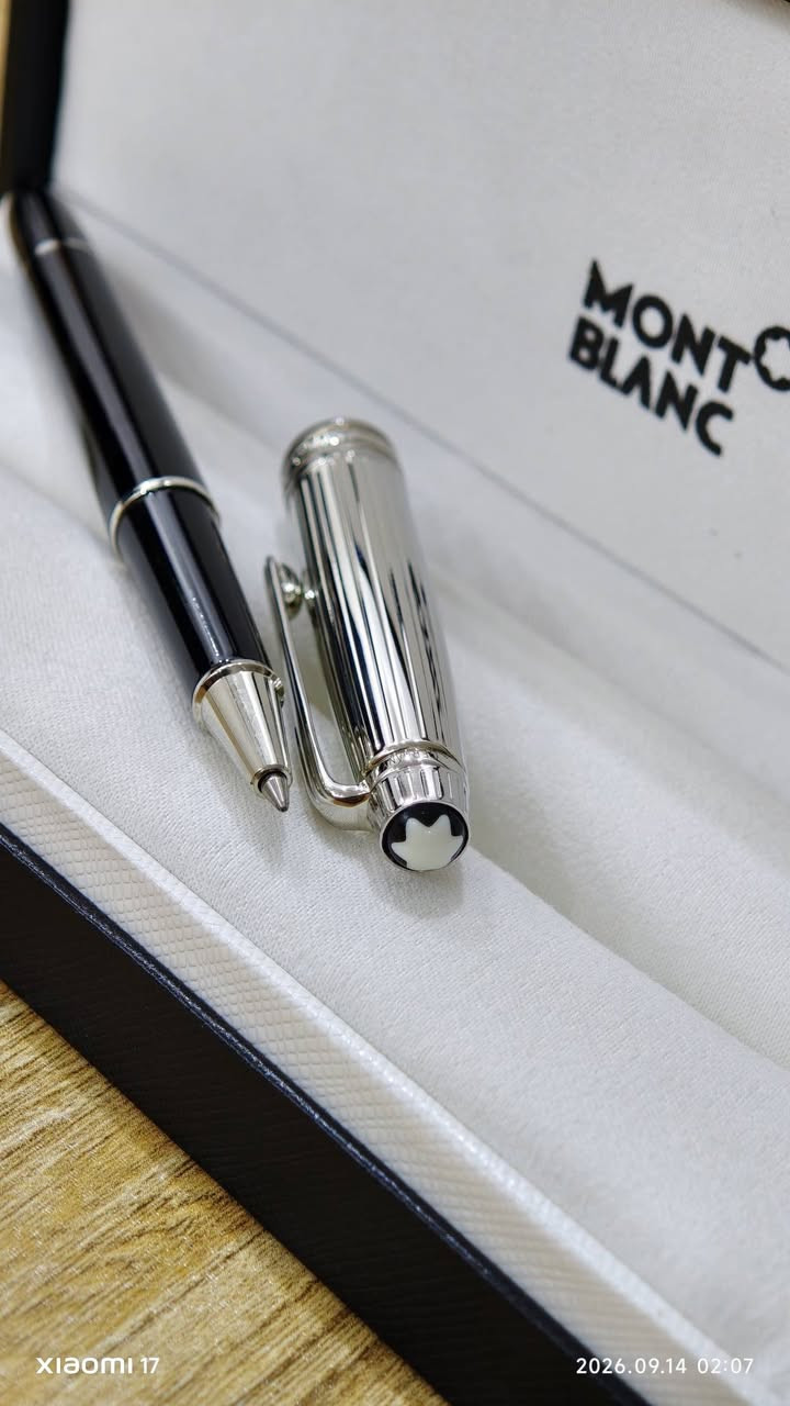 Mont blanc pen 
قلم مونت بلانك ماستر ستوك سوفت 
فضة عيار 925
أصلي 
كامل ملحقات 
جديد غير مستعمل 
#سعر بعد الخصم 250 ألف 
***********
يوجد خدمة التوصيل
