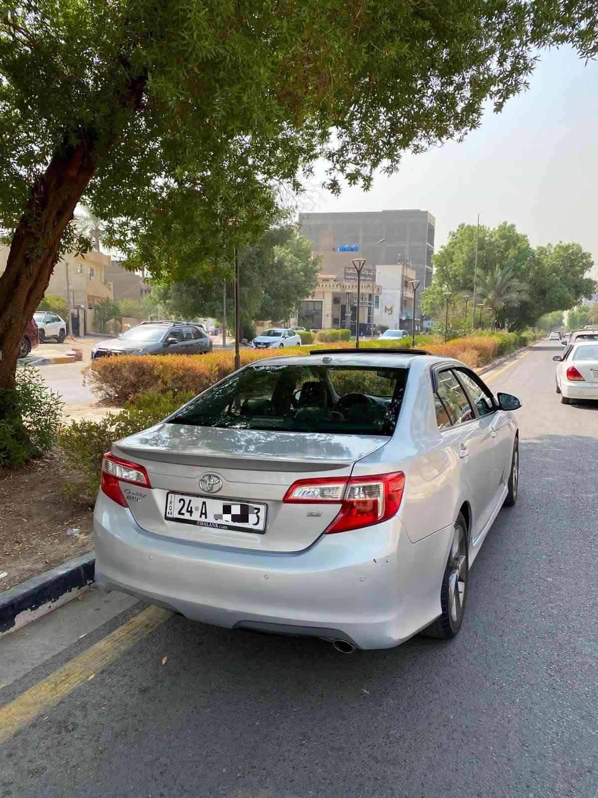 🚘 كامري 2012 فول مواصفات – وارد أمريكي 🇺🇸
🔹 أعلى مواصفات
🔹 داخلية كلين للعراق
🔹 باسم الشخص اللي دخلها للعراق
🔹 السيارة نظيفة جداً
🔹 صار بيها عدة طخطخات ونصبغت داخل العراق

✨ المواصفات:

* 4 سلندر
* مكينة 2400 مال 2017 المرغوبة
* كشنات تدفئة وتبريد 🔥❄️
* سلايد روف ☀️
* شفتات سرعة بالستيرن
* حساسات
* كامرة خلفية
* منظومة زينون
* بصمات عدد 2
* كير + مكينة + صدر أمامي وخلفي كله جديد وشرط
* السيارة كاملة وجاهزة، ما بيها أي نقص

📑 التحويل: وكالة، شرط من صاحبتها الأصلية.

💰 السعر: 115 ورقة
🔥 وبيها مجال حك بالمعقول

📍 العنوان: بغداد – اليرموك

📞 للاستفسار:
***********
