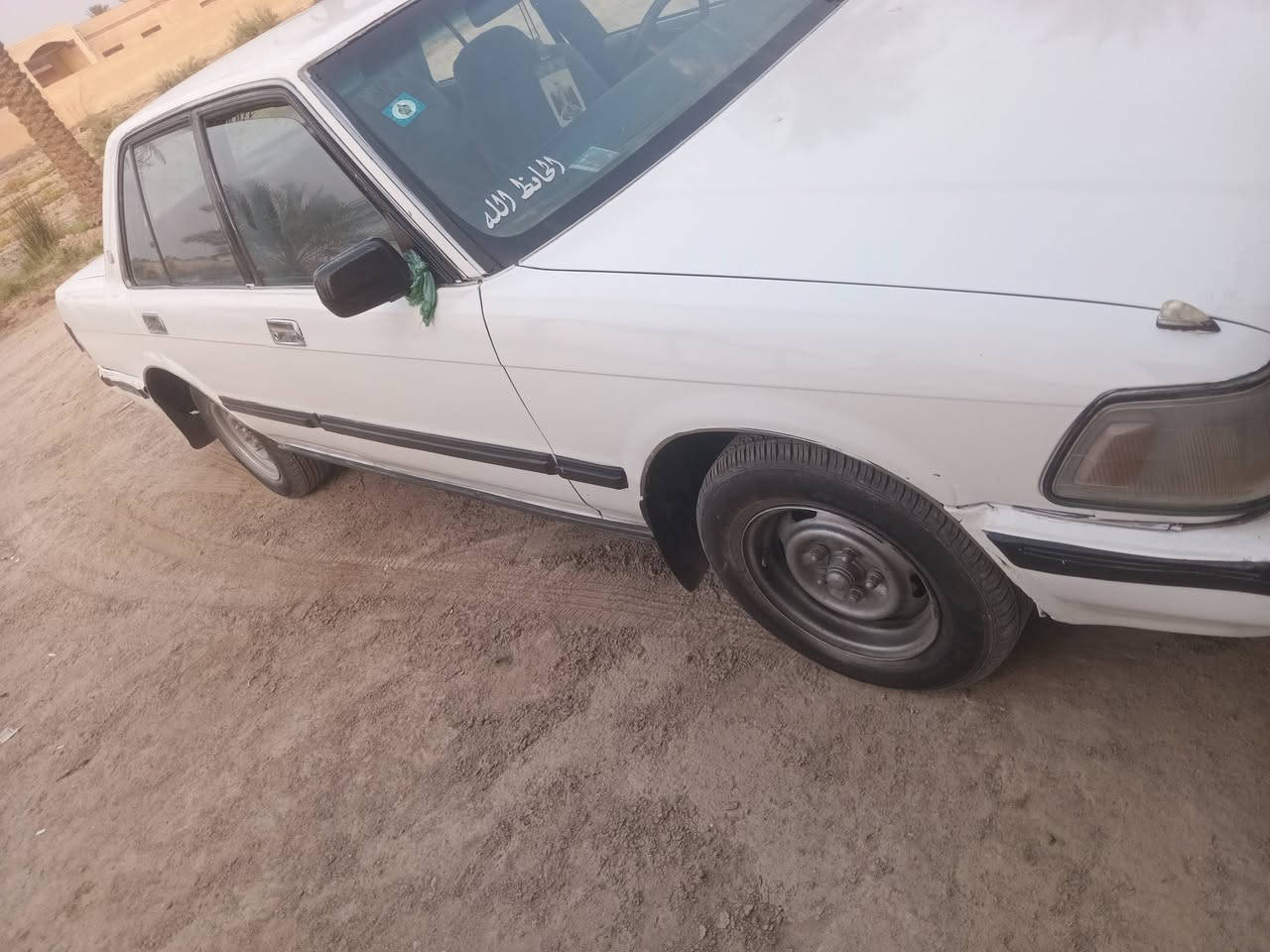 سياره موديل 91 كير وحرك على شرط حدايه جاهزه تبريد شغل بس غاز عوزه شرط تخم تاير كهربائى شغاله كله من طول الطول سياره بيه رشات صبغ بدون ضربه سنويه جديده التسعة وعشرين   حالين سياره موجوده ناخذ عليه دالاليه اتصل على الرقم ***********
