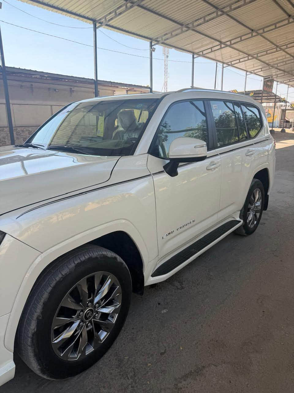 سلام عليكم  رقم أربيل بسمي تحويل مباشر
للبيع لاندكروز موديل 2024  مكفولة كفالة عامة من كلشي 6سلندر 4000تنفس طبيعي 
مواصفات  
لمتدد 
أربع كامرات ام رادار 
لد امامي بل شباك 
فتحة سقف 
جنطة كهرباء 
كراسي جلد 
كراسي كهرباء 
شاشات تطبيق اصل 
3 شاشات 
كراسي تدفئة 
كراسي تبريد 
لايت زنون 3 عدسات 
كشاف لايت 
زراك لايت 
3 قطع تبريد 
جامات تصعد وتنزل كهرباء اوتو 
مري كهرباء وشفط 
نضام SPORT
نضام OTOhold
نضام صعود الجبال 
نضام المنحدرات 
داخل جلد بيجي 
بك لايت LED 
كامرات خلفية وامامية وجانبيه 
حساسات أمامية 
حساسات خلفيه 
سياره جديدة حيل ماشيه 33
مكان السيارة بابل القاسم

***********
