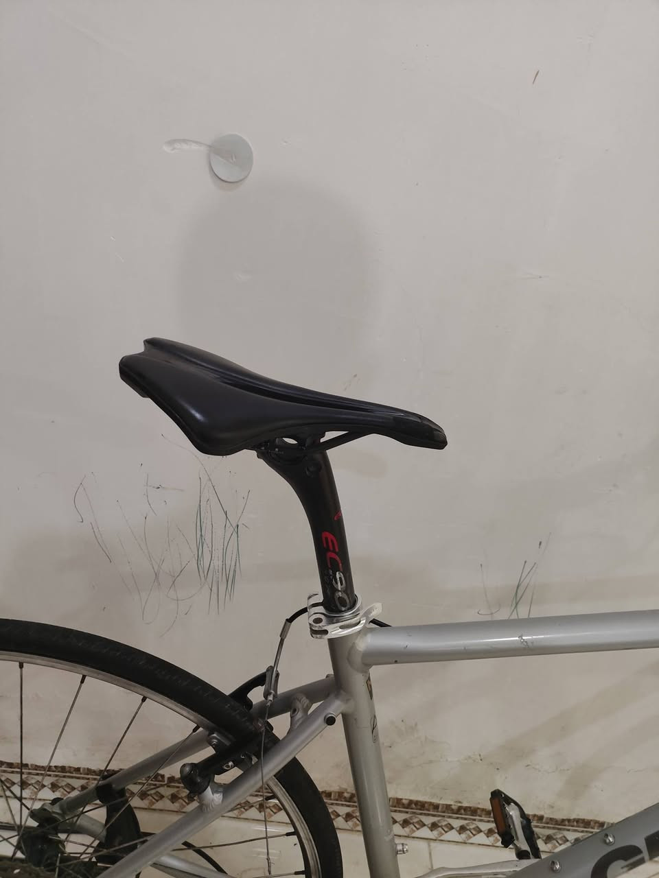 🚴‍♂️ بايسكل 700C للبيع
🔹 فريم M
🔹 ماشه كاربون RXL SL Carbon Pro
🔹 بوري سرج كاربون
🔹 ركبة ستيرين كاربون
🔹 سستم سرام 3×8
🔹 بريك خلفي فقط
🔹 الحالة: نظيف جداً ✨

💰 السعر: 210 ألف بي مجال 

📍 مكاني: الكوت
🚚 يوجد توصيل
📞 ***********
