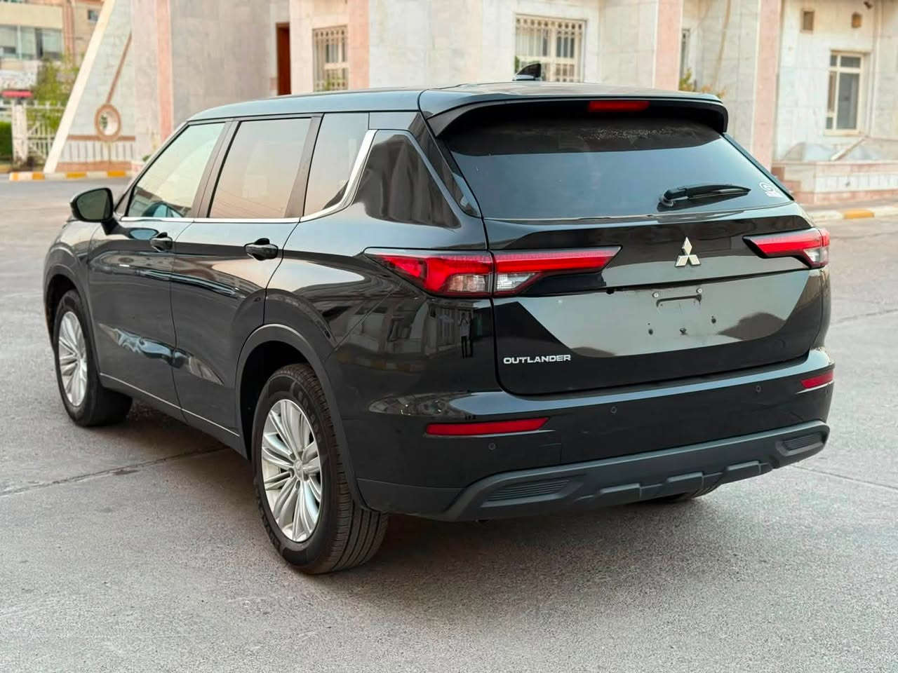 Mitsubishi Outlander S 2024 متسوبيشي اوتلاندر ✔️

فقط ربع باب صبخ جملخ تبديل شركة 
ارباك بس ستيرن مرجع بيلادي ٥٩ الف ميل ماشية
7 راكب و بصمة و رادار و حساس و شاشة و كاميرة 

شرط ترقيم اربيل دهوك سليمانية (٣ اشهر كاتي)

سعر 🔥 183ورقة و مجال
مكان عقرة "

***********
