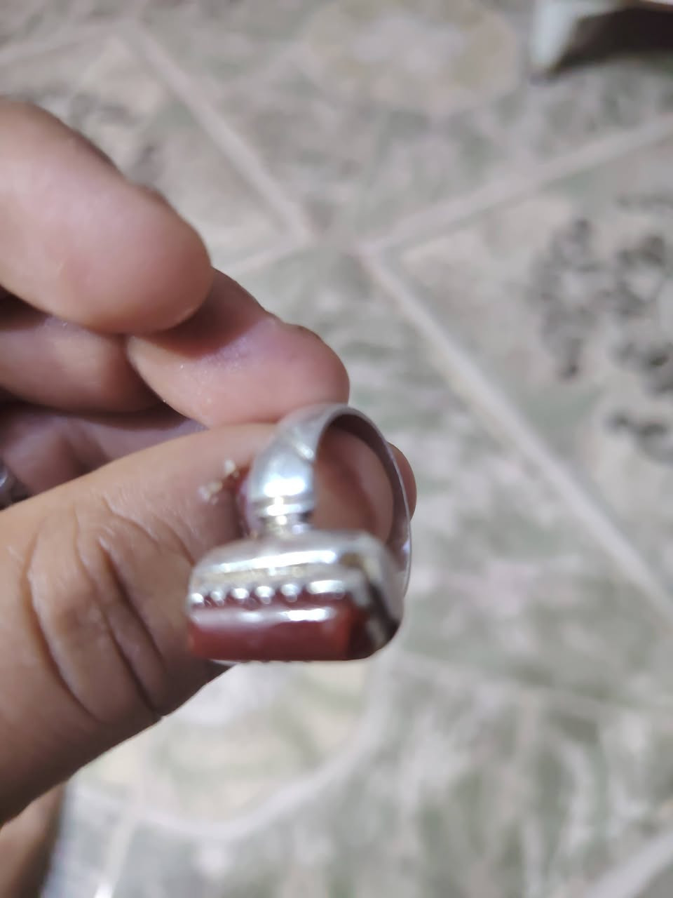 كصبه يماني ذمه ملاكط الله شاهد صياغه يدويه ثقيله ويمانيه ذمه الله السعر ٨٠ قفل او مراوس حسب القناعه ***********
