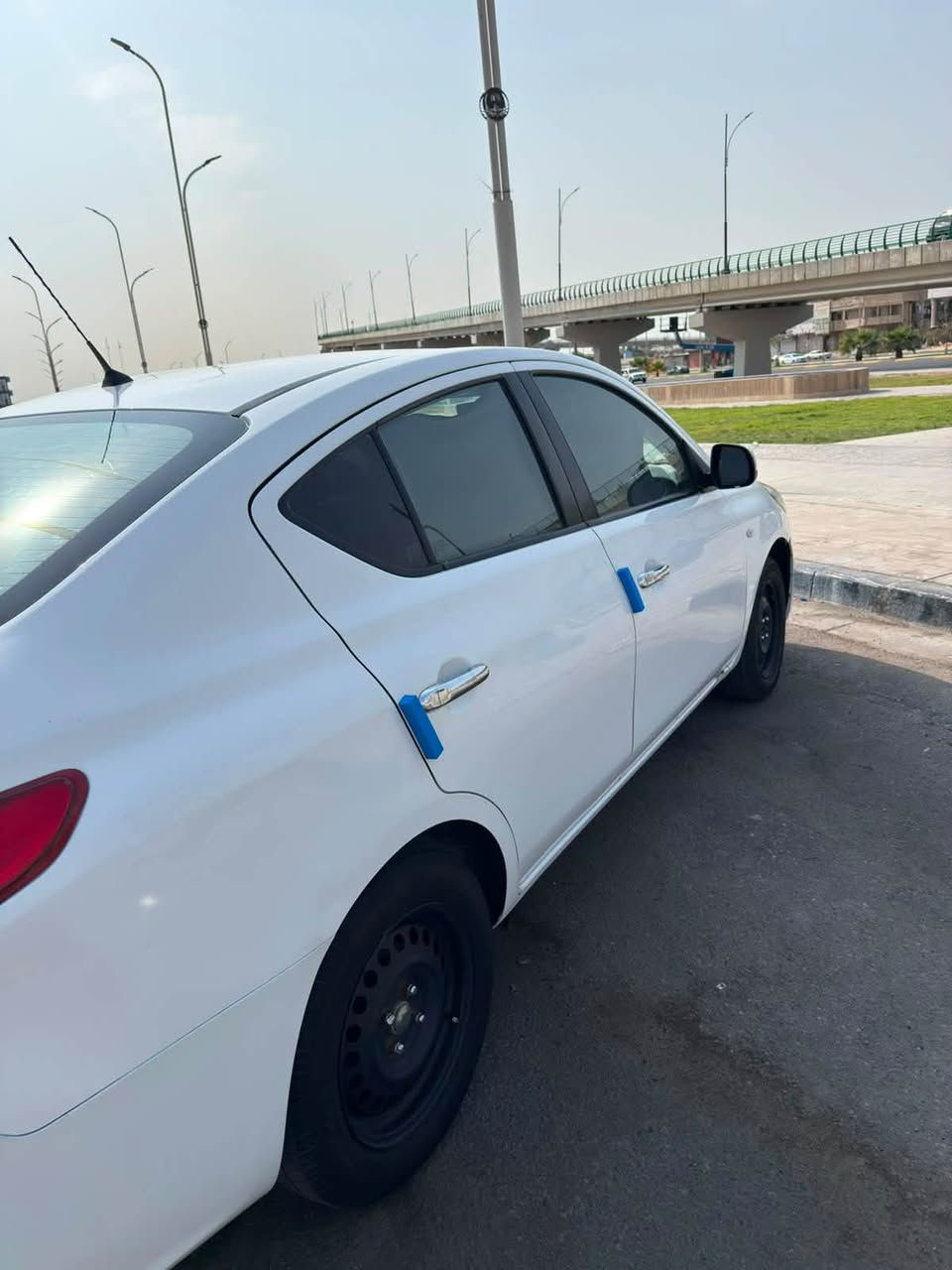 نيسان سني موديل 2022
رقم اربيل سنوية لغاية 2027 شهر الثالث
بيه جاملغ امبدل الگدام و٤ اماكن باردات مثل ماموضح بالفحص 
ماشيه 77 الف 
سياره حلوه مال بيت مو تكسي
مدوشمه الارضيه جلد
سماعات اضافيه 2 وره
حداده جاهزه 
طخم تاير نظيف 
كير مكينه كفاله
تبريد ثلج 
بأسم شركة دلير خسرو سمايل
ورقمهم موجود وكاله تجديد تحويل
للتواصل :  ***********
