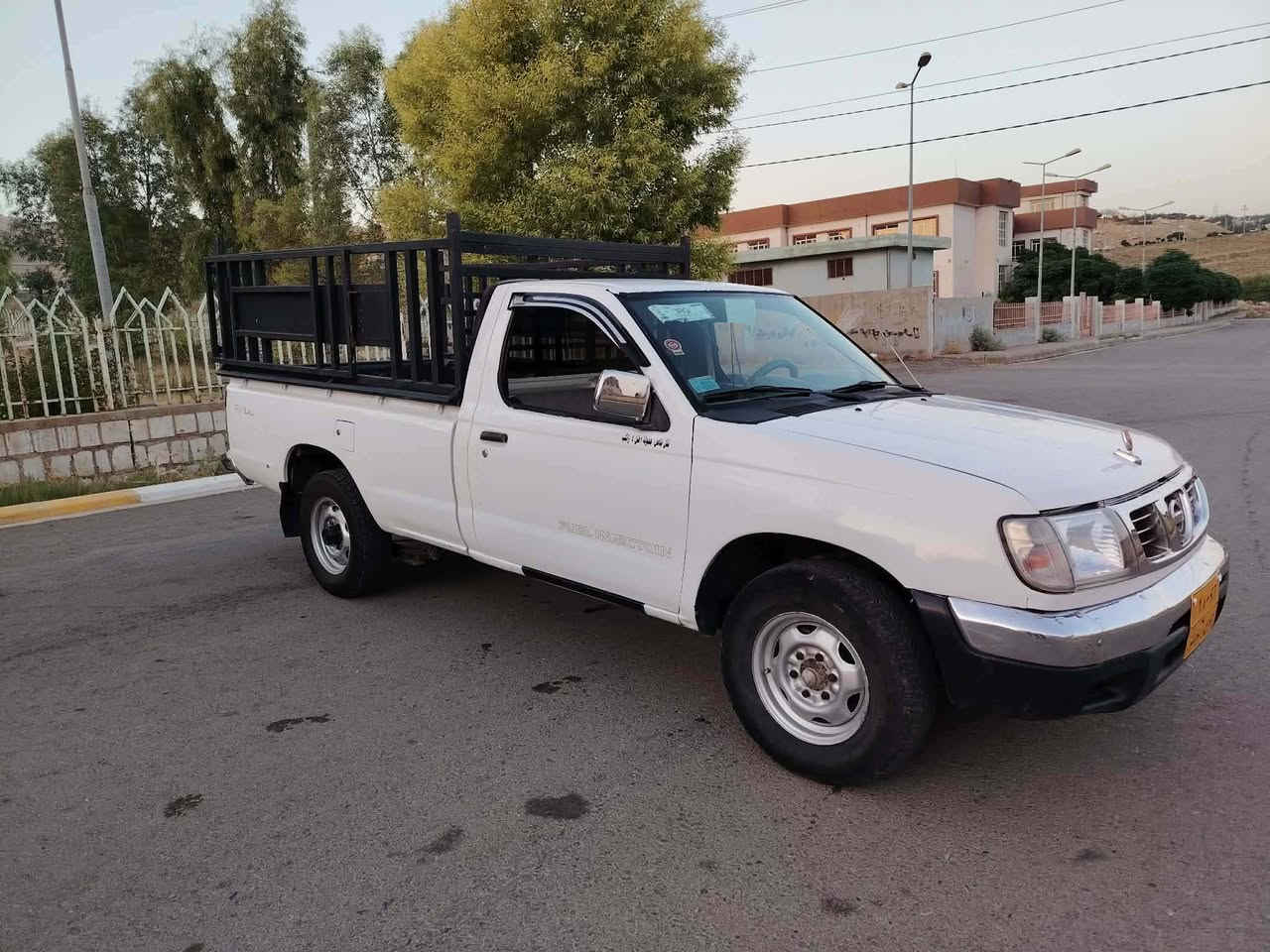 نيسان بيكاب • ٢٠٠١ • تايرات جديدة