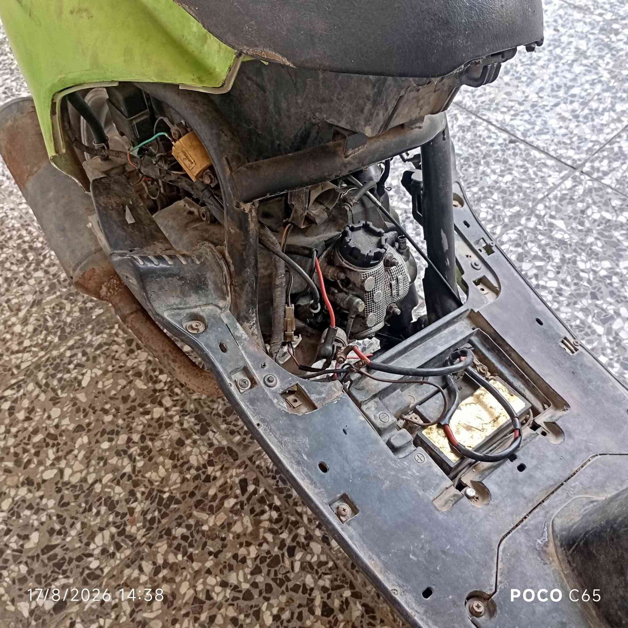 دراجة فراشه للبيع جفتت محرك بوشة وبستم ولفات وعصافير وضاغطة جديد بس ما تشتغل ابيعة على وضعهة قفل 200الف للتصال على رقم ***********
